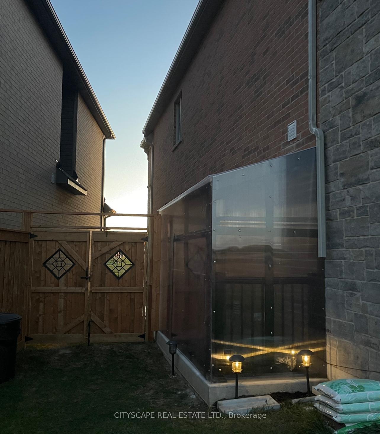 Photo 30 of 343 Primrose Crescent W, Milton, Walker — HOMEH