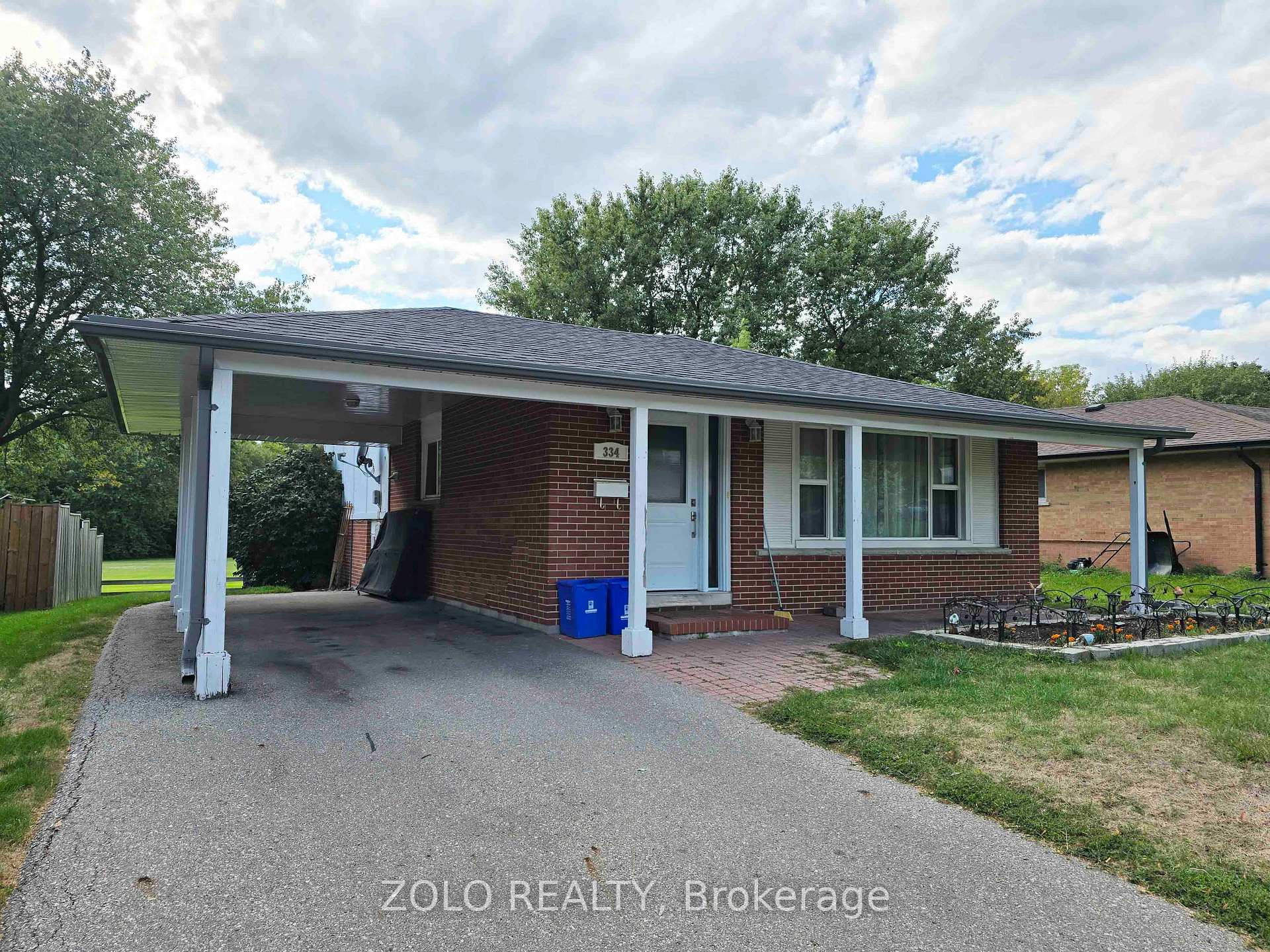 Front of 334 Waverly Street N