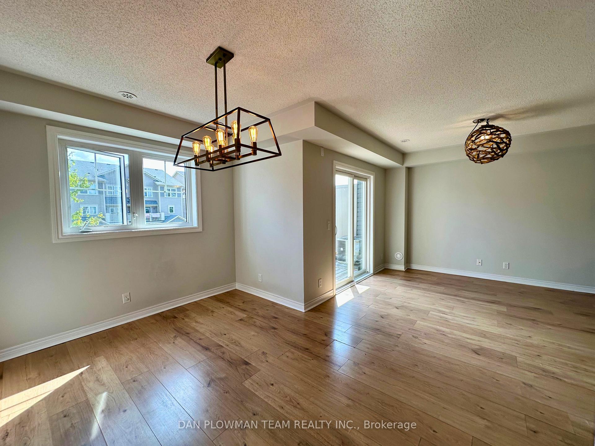 Photo 5 of 86 Tabaret Crescent, Oshawa, Windfields — HOMEH