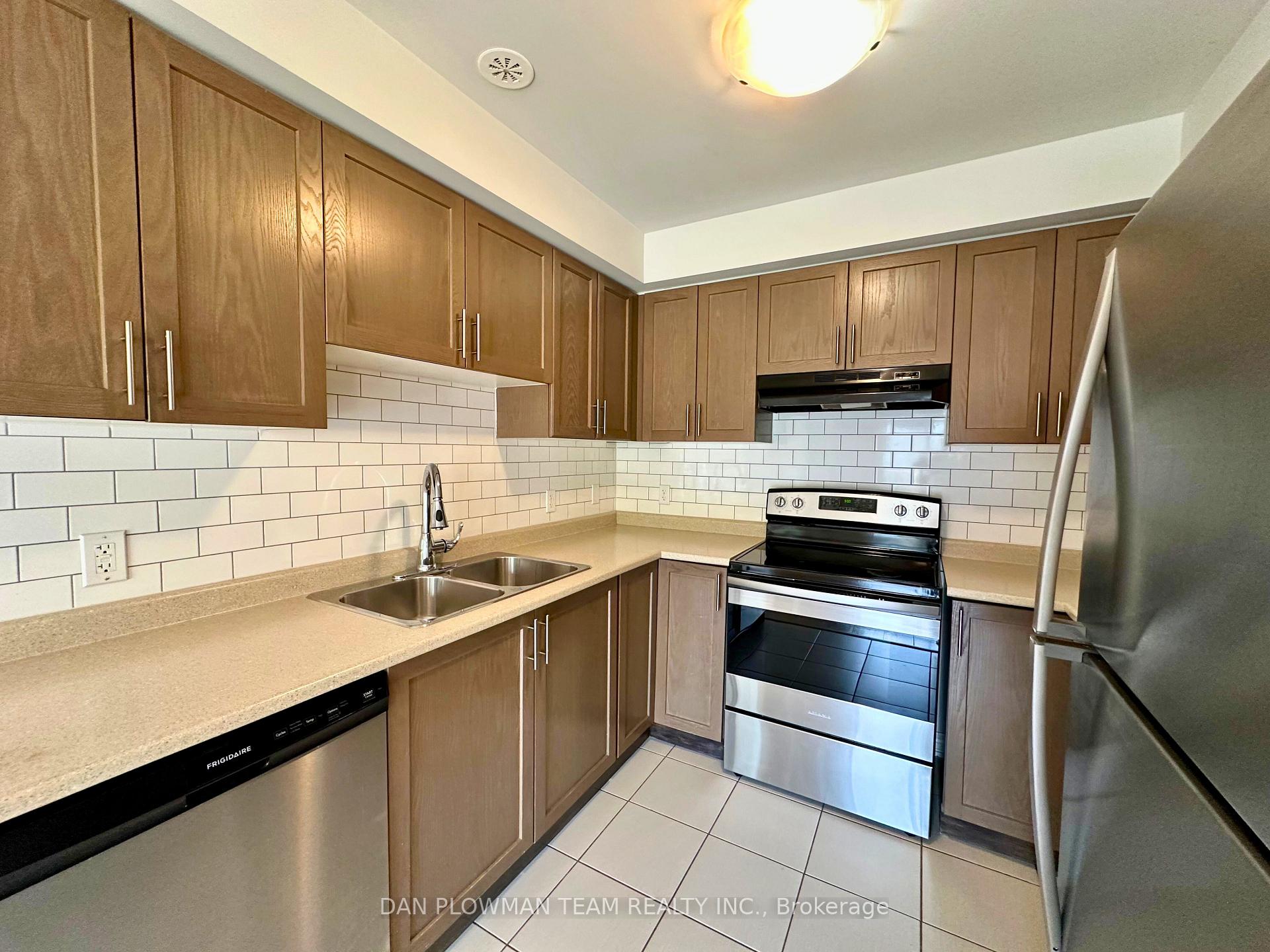 Photo 10 of 86 Tabaret Crescent, Oshawa, Windfields — HOMEH