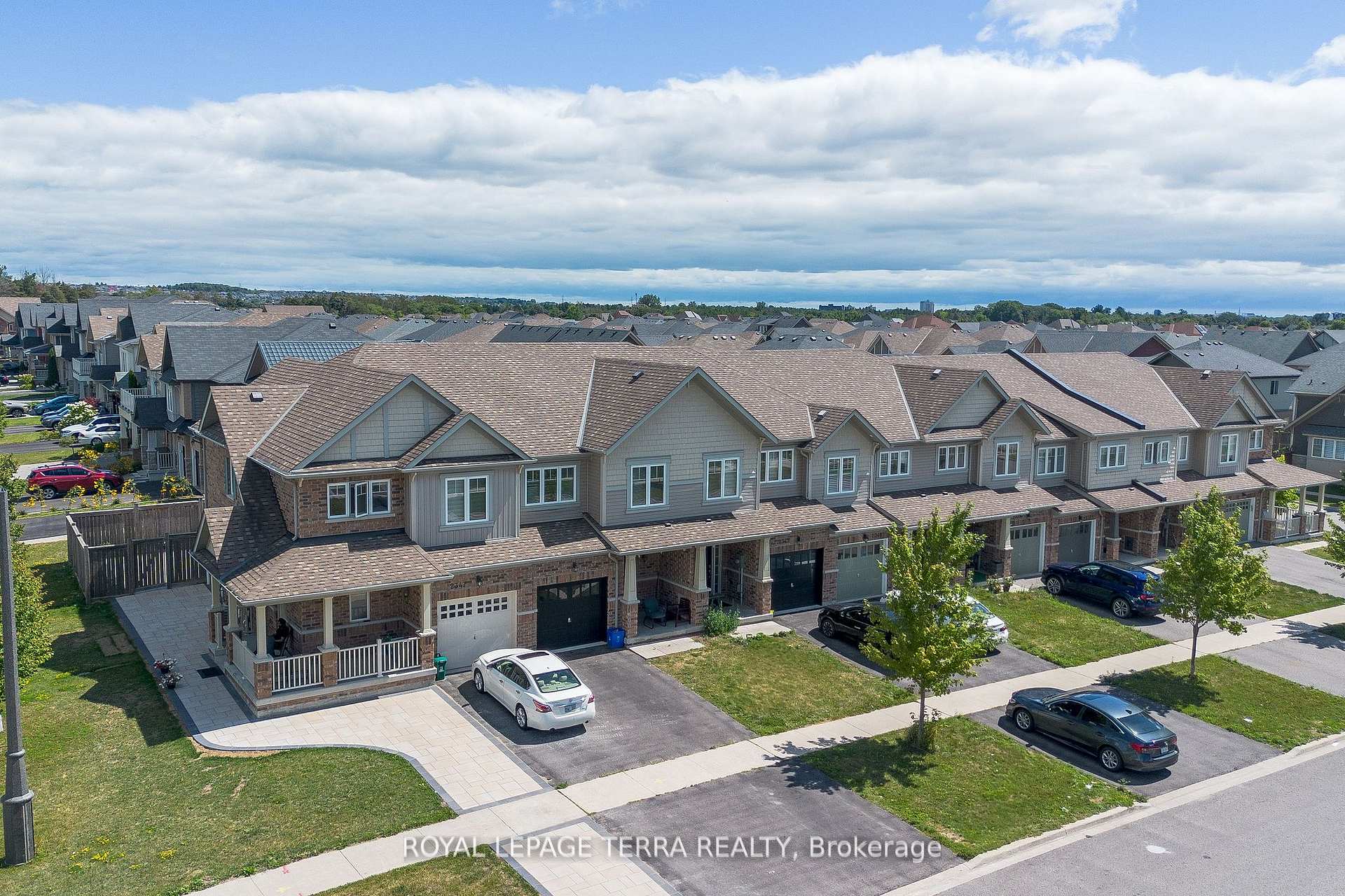 Photo 4 of 2345 Steeplechase Street, Oshawa, Windfields — HOMEH