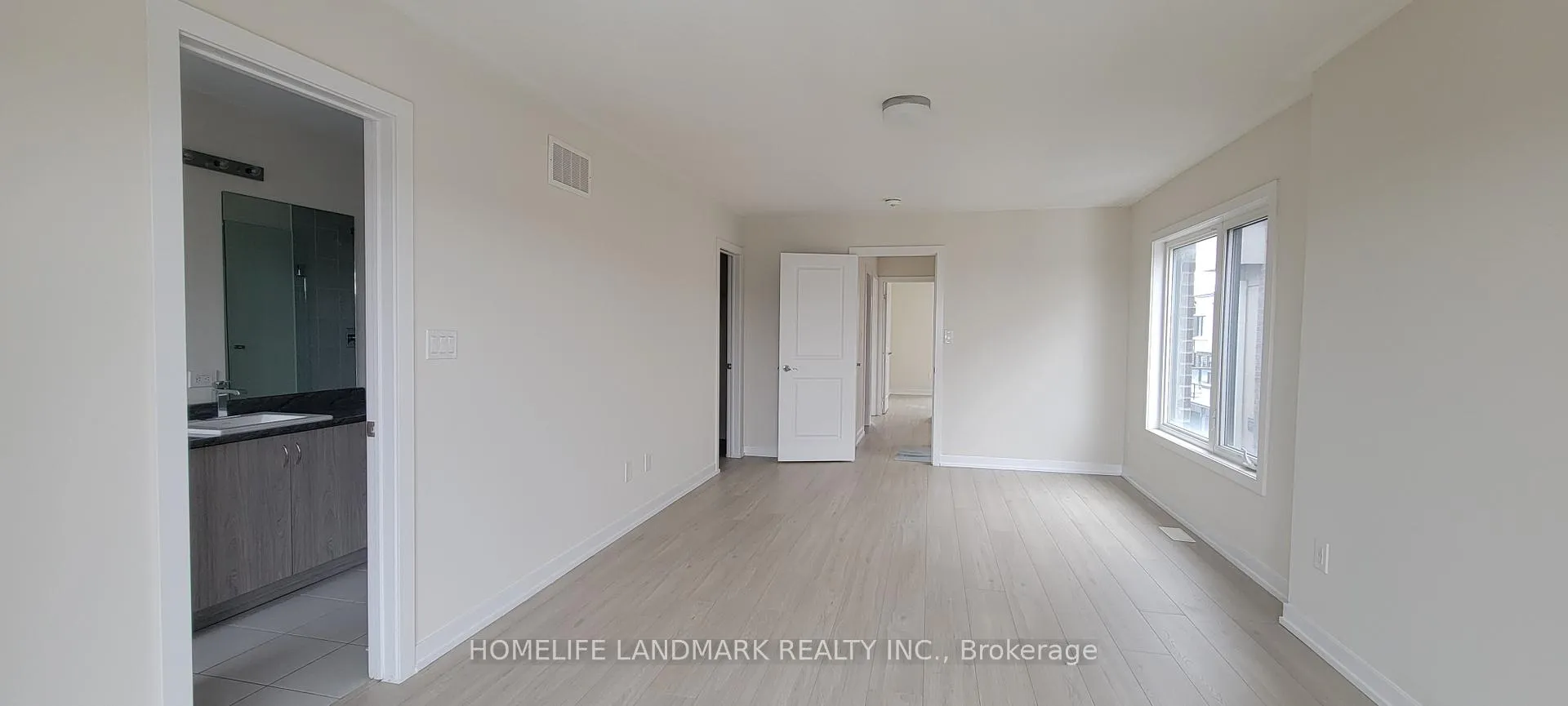 Photo 5 of 2514 Castlegate Crossing, Pickering, Duffin Heights — HOMEH