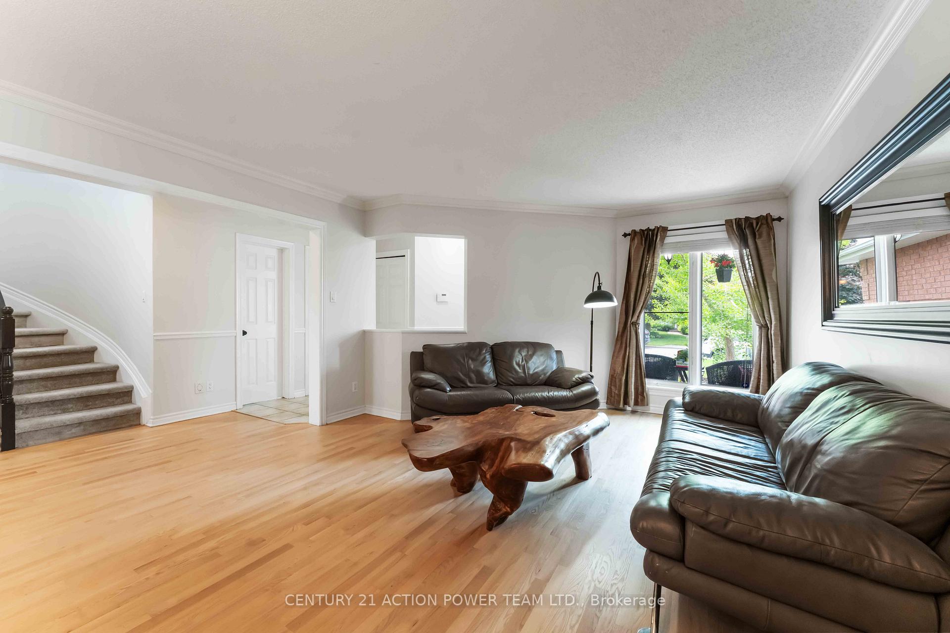 Photo 5 of 1019 Sheenboro Crescent, Ottawa, Fallingbrook/Pineridge — HOMEH