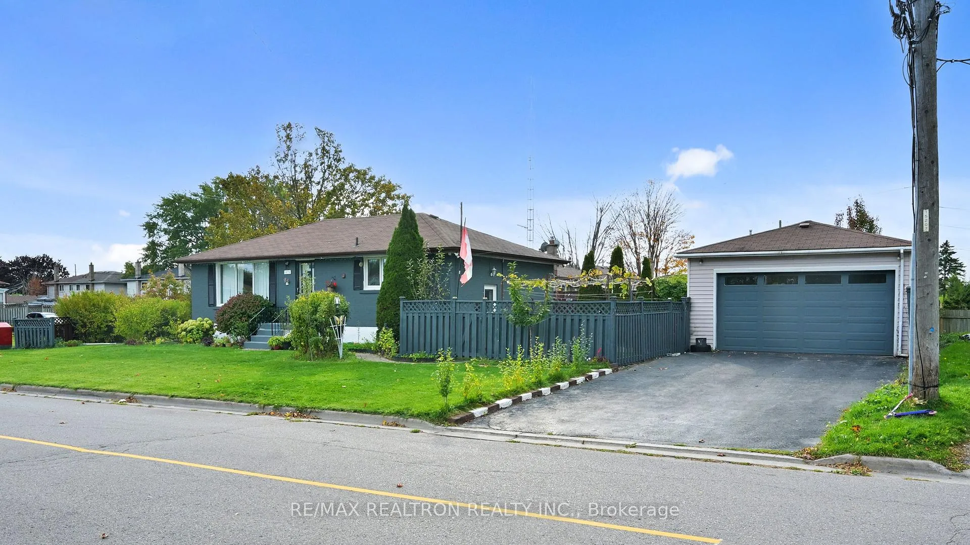 Photo 2 of 1370 Lakefield Street, Oshawa, Lakeview — HOMEH