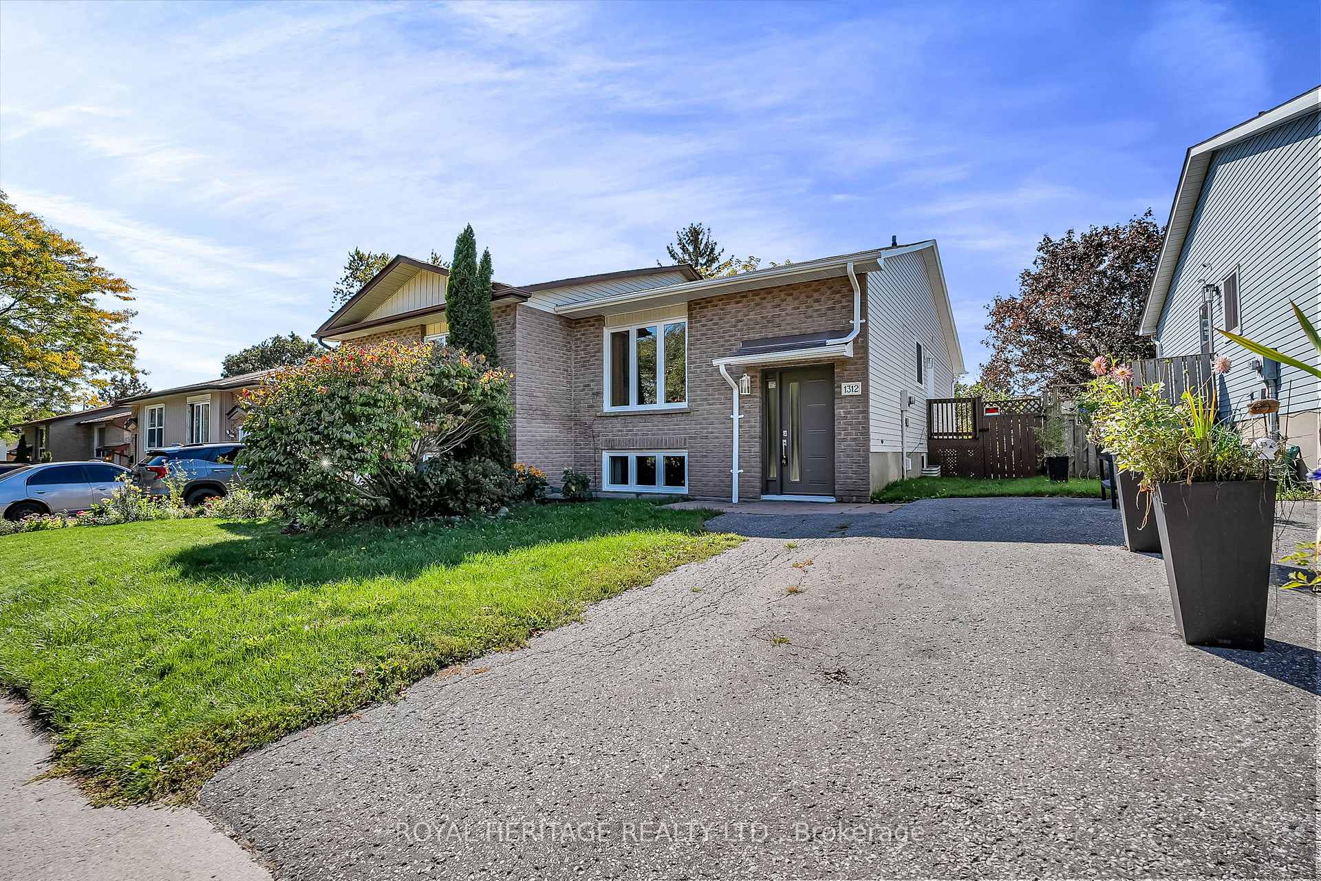 Photo 2 of 1312 Valley Drive, Oshawa, Lakeview — HOMEH