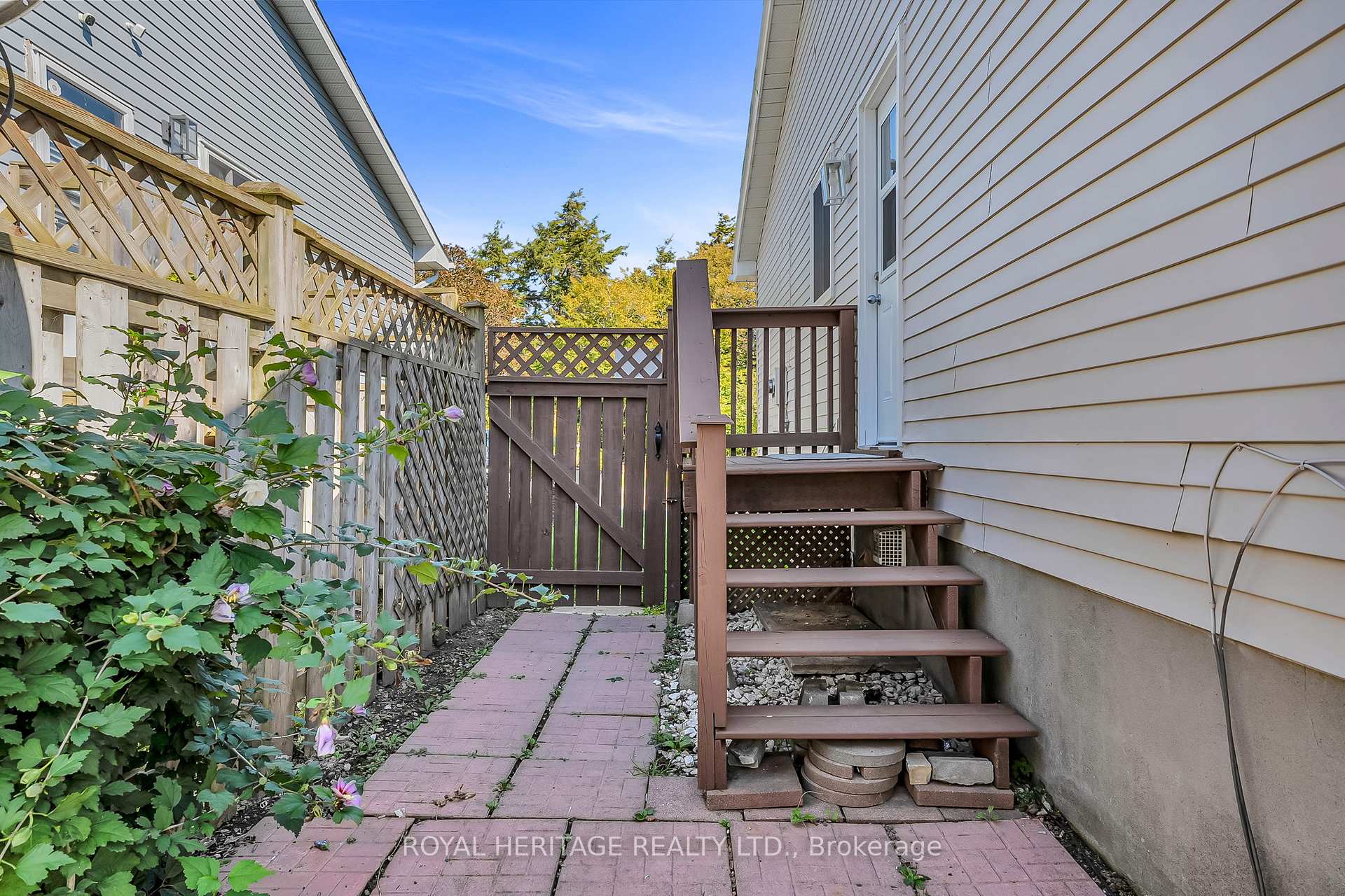 Photo 3 of 1312 Valley Drive, Oshawa, Lakeview — HOMEH