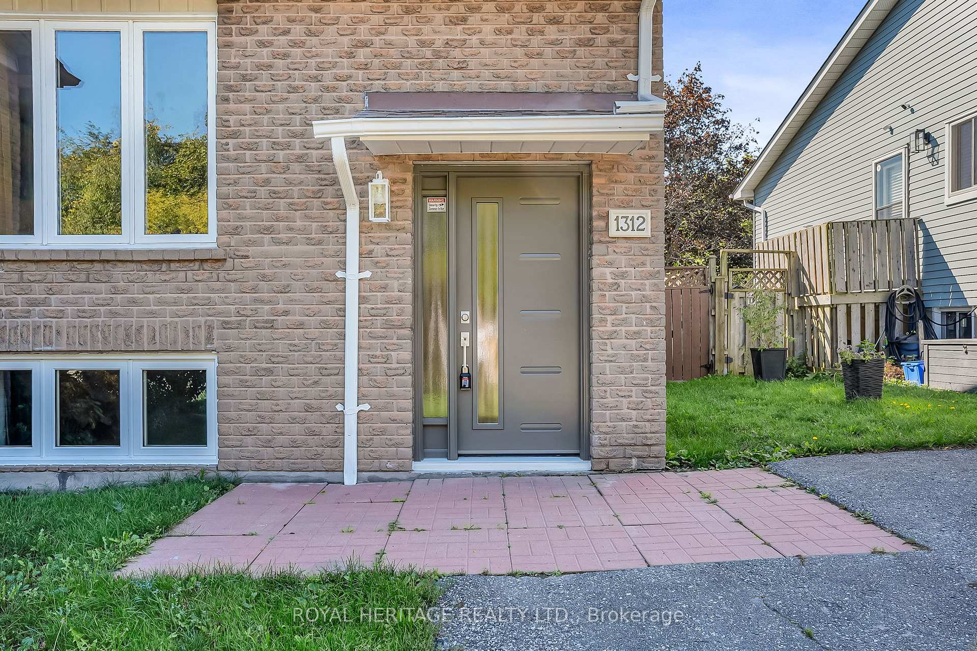 Photo 4 of 1312 Valley Drive, Oshawa, Lakeview — HOMEH