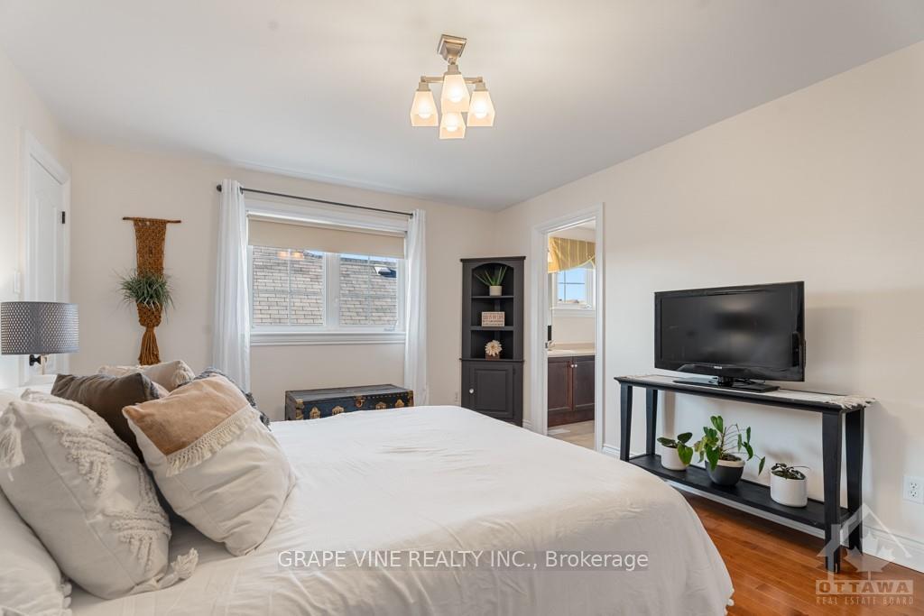 Photo 12 of 471 Keith Crescent, Ottawa, Mer Bleue/Bradley Estates/Anderson Park — HOMEH