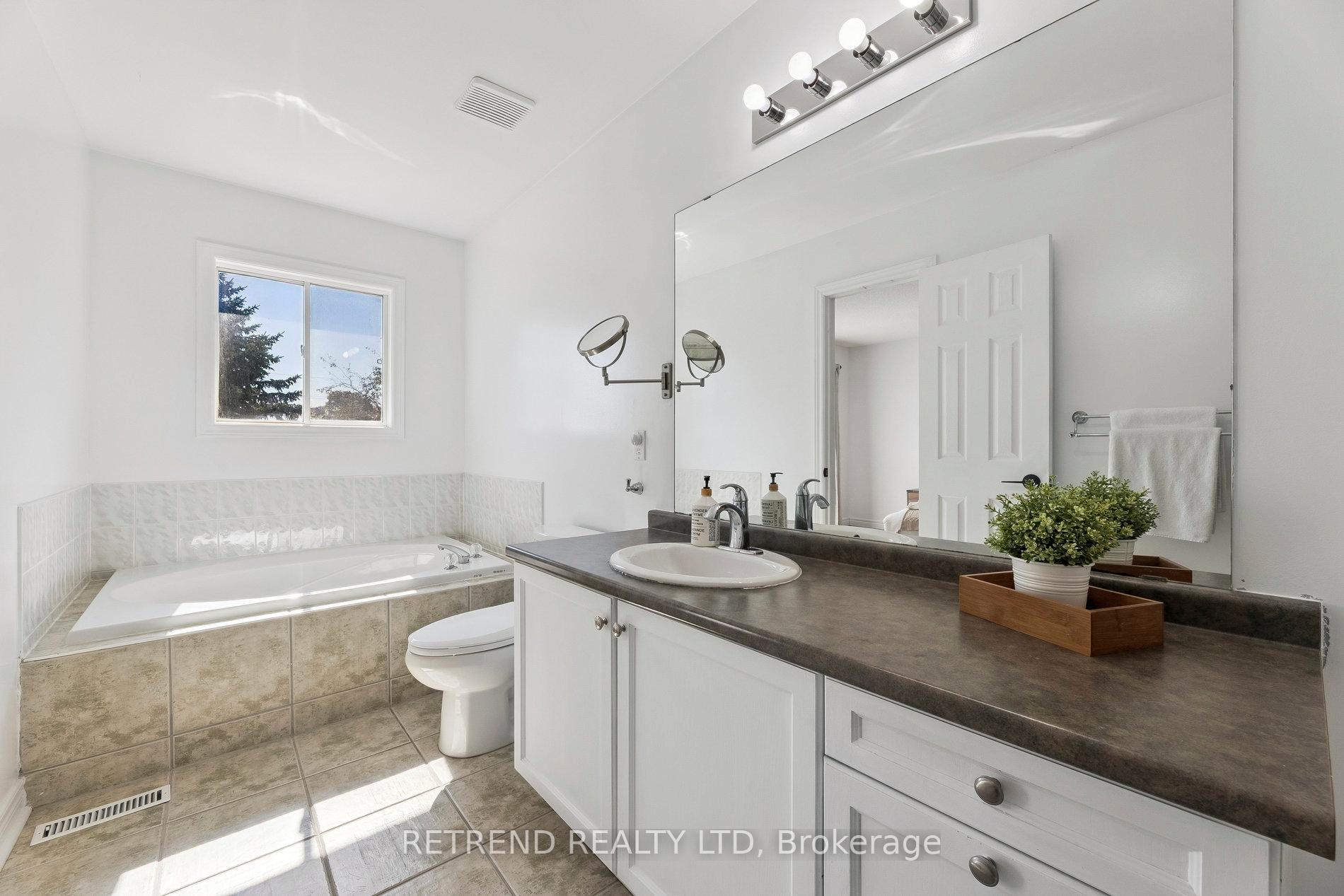 Photo 25 of 721 Swan Place, Pickering, Amberlea — HOMEH