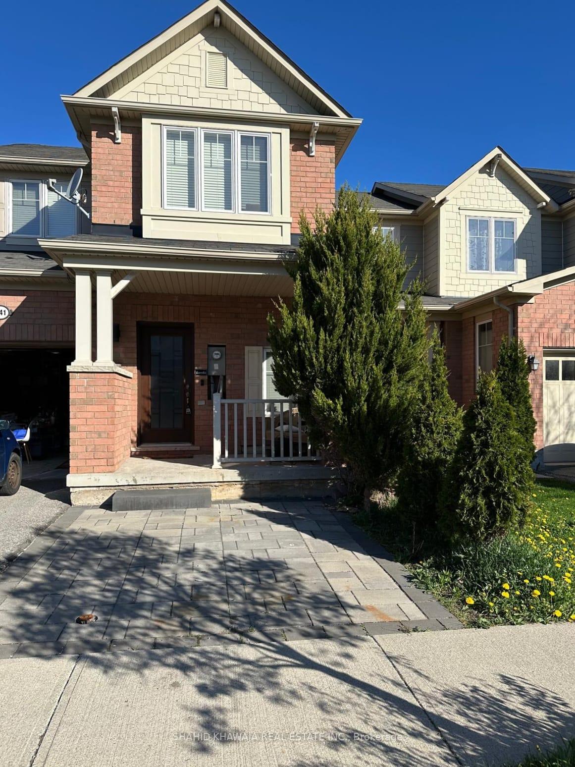 Front of 841 Gifford Crescent