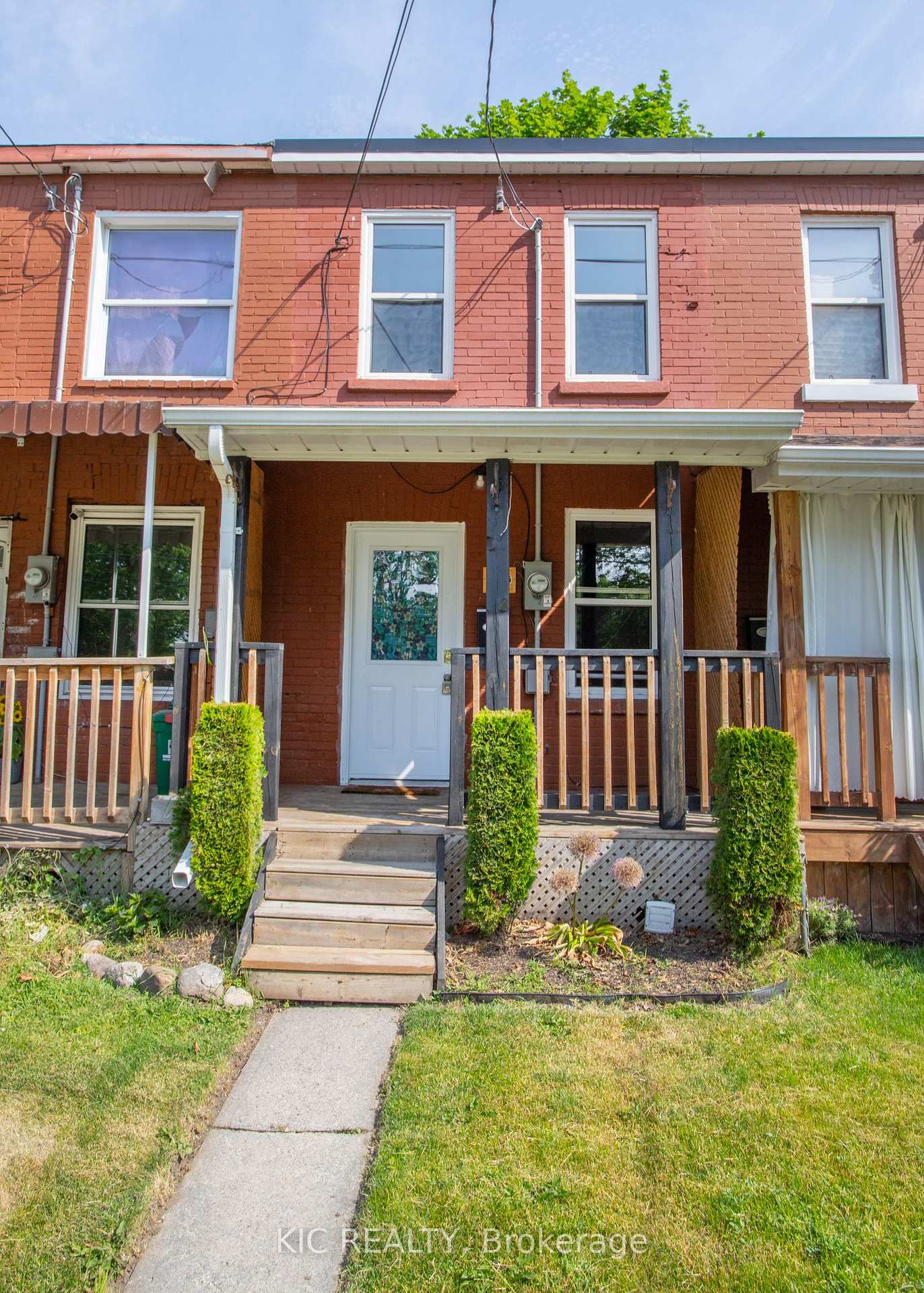 Front of 112 1/2 Olive Avenue
