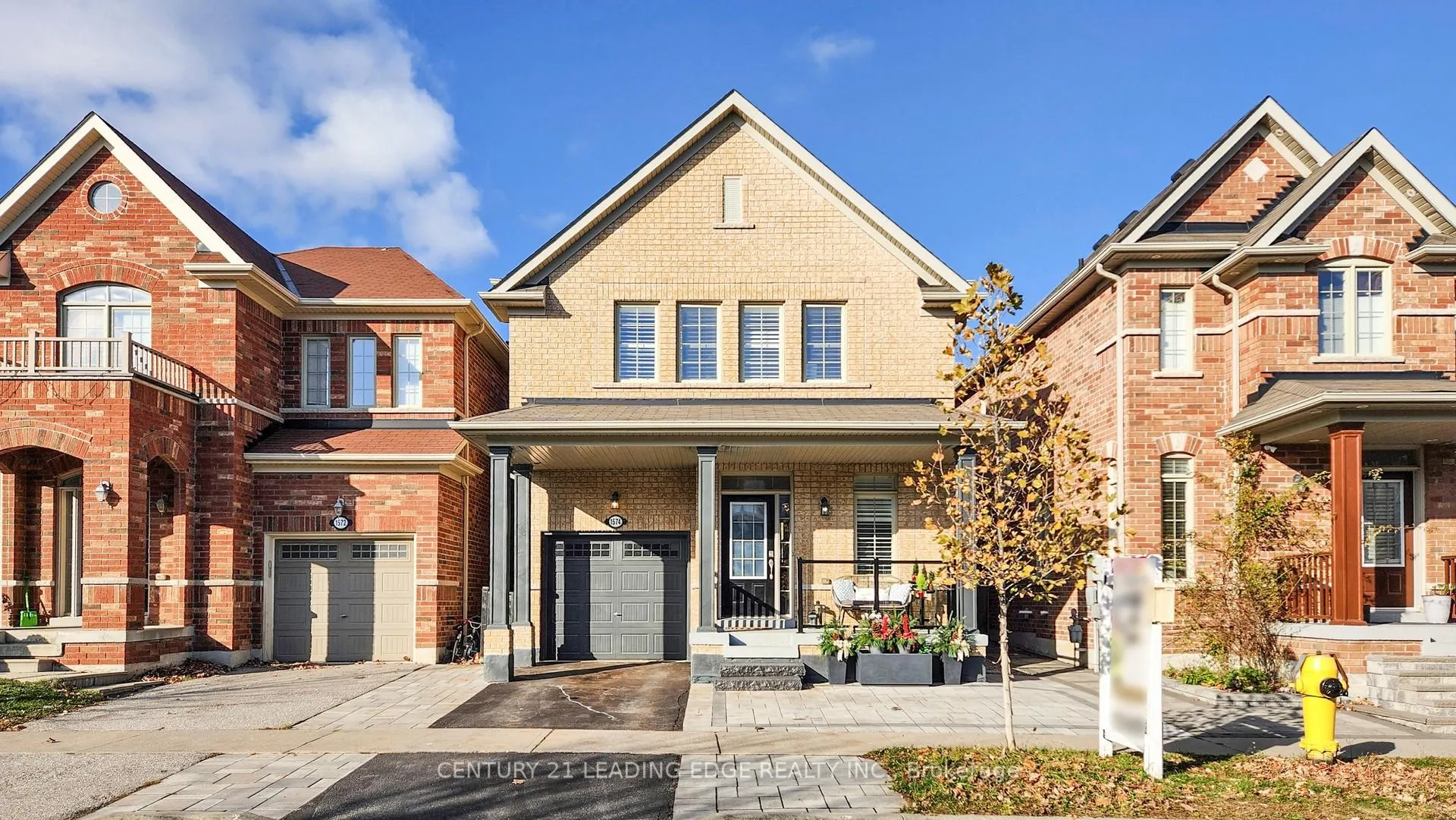 Front of 1574 Edgecroft Drive