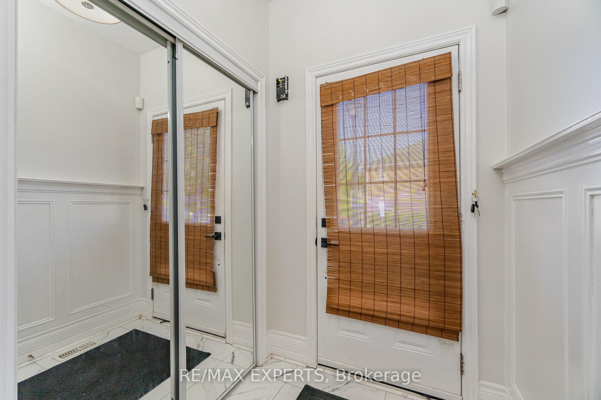 Photo 3 of 222 Tom Taylor Crescent, Newmarket, Summerhill Estates — HOMEH