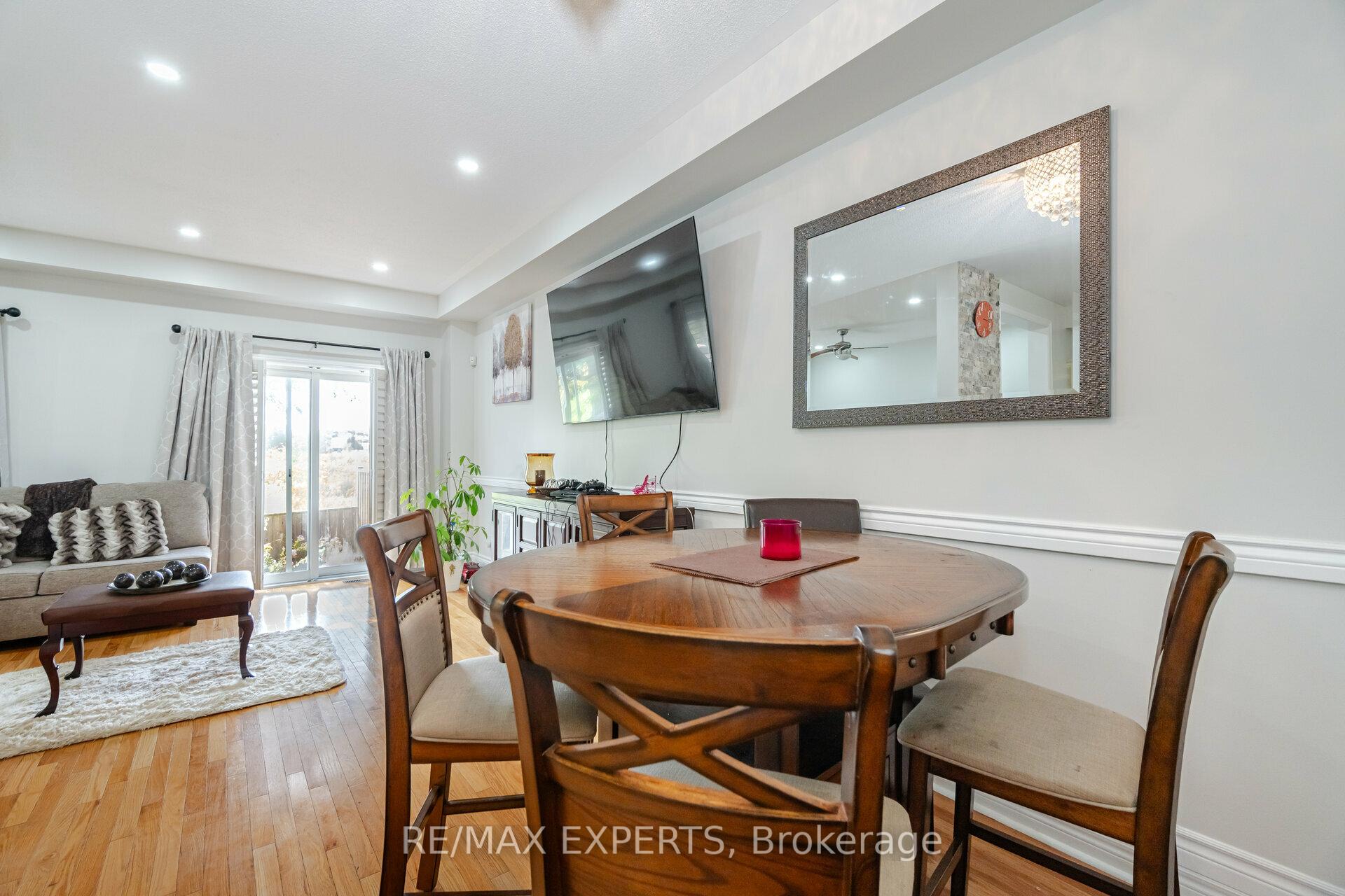 Photo 5 of 222 Tom Taylor Crescent, Newmarket, Summerhill Estates — HOMEH
