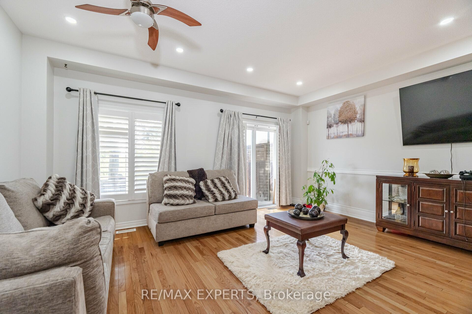 Photo 6 of 222 Tom Taylor Crescent, Newmarket, Summerhill Estates — HOMEH