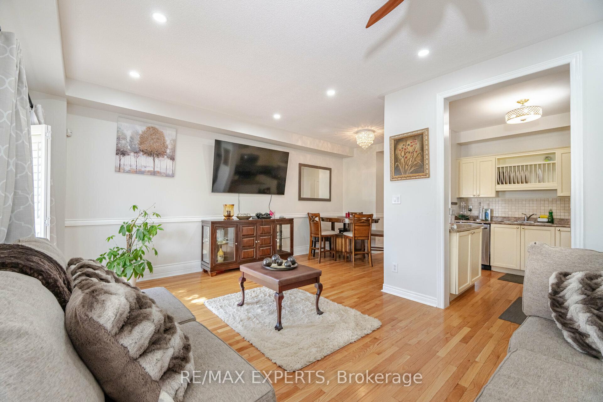 Photo 7 of 222 Tom Taylor Crescent, Newmarket, Summerhill Estates — HOMEH