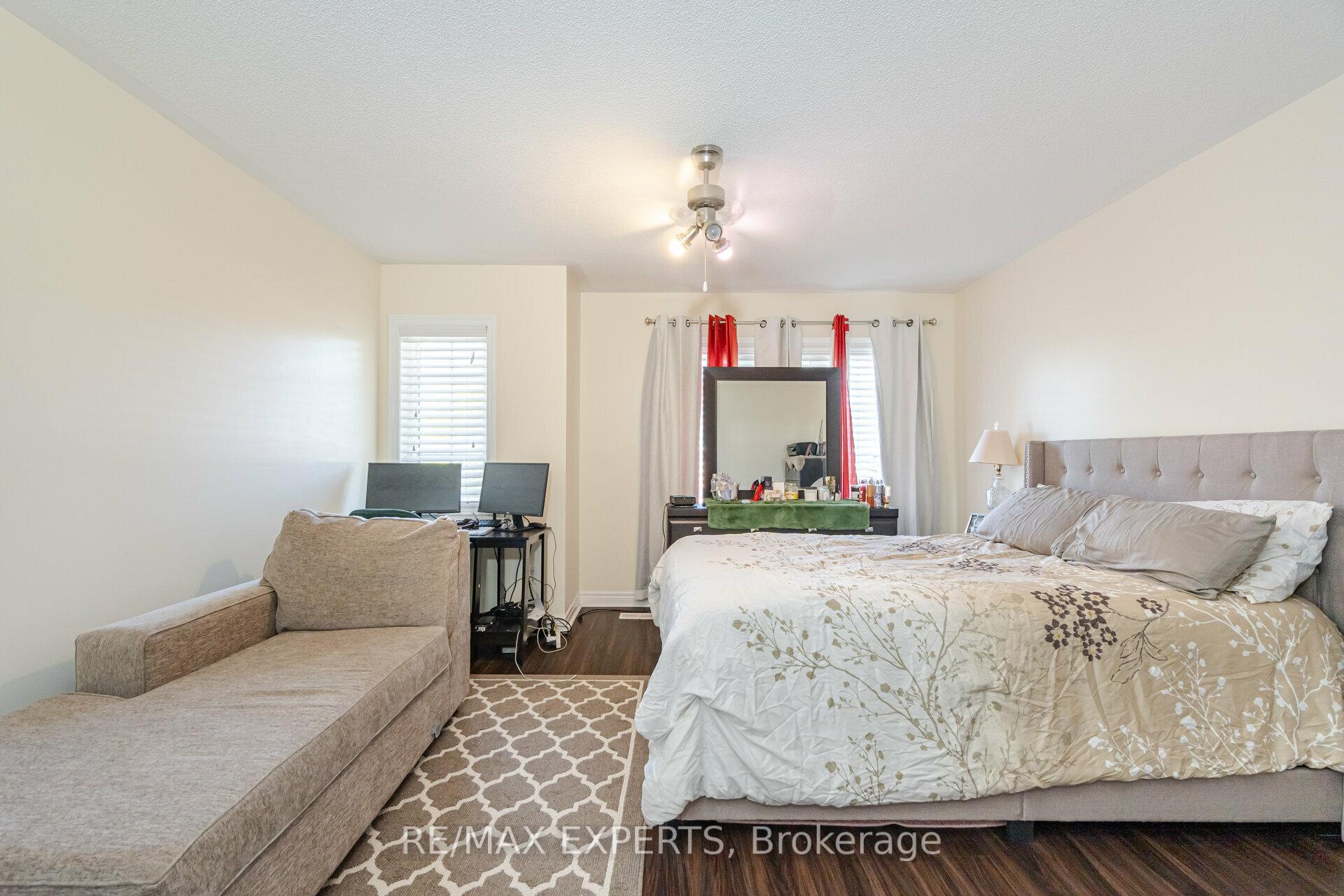 Photo 11 of 222 Tom Taylor Crescent, Newmarket, Summerhill Estates — HOMEH