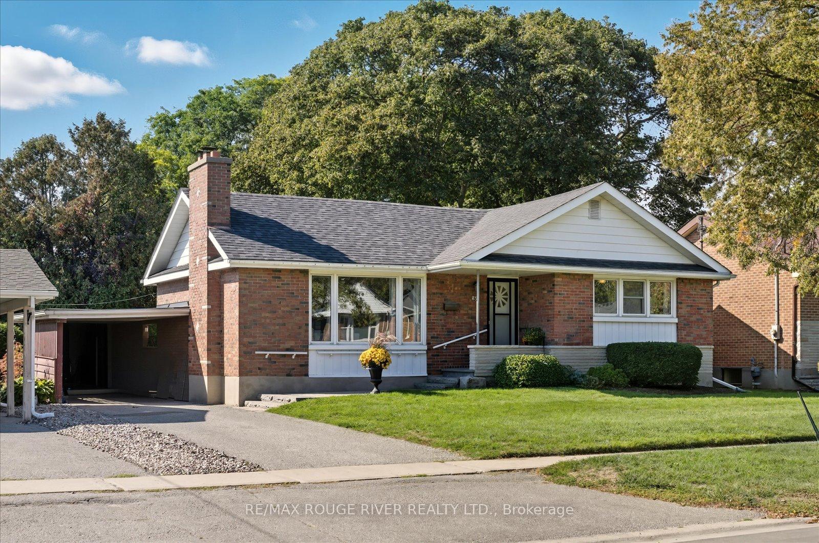 Front of 832 Hortop Street