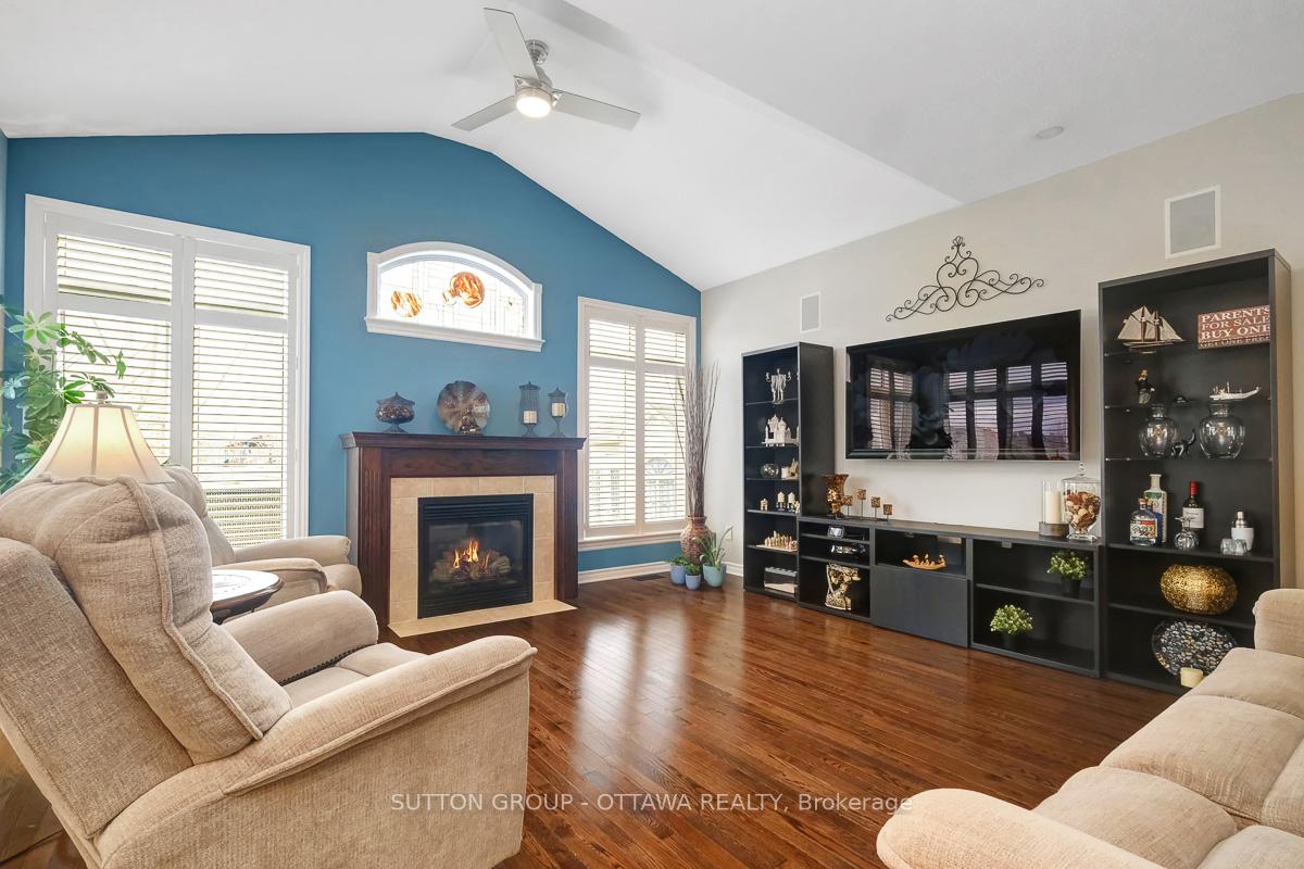 Photo 11 of 808 Azure Street, Ottawa, Avalon West — HOMEH