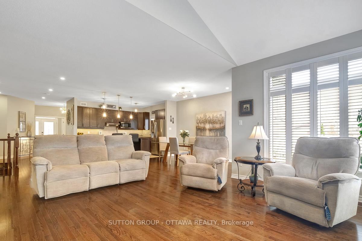 Photo 12 of 808 Azure Street, Ottawa, Avalon West — HOMEH