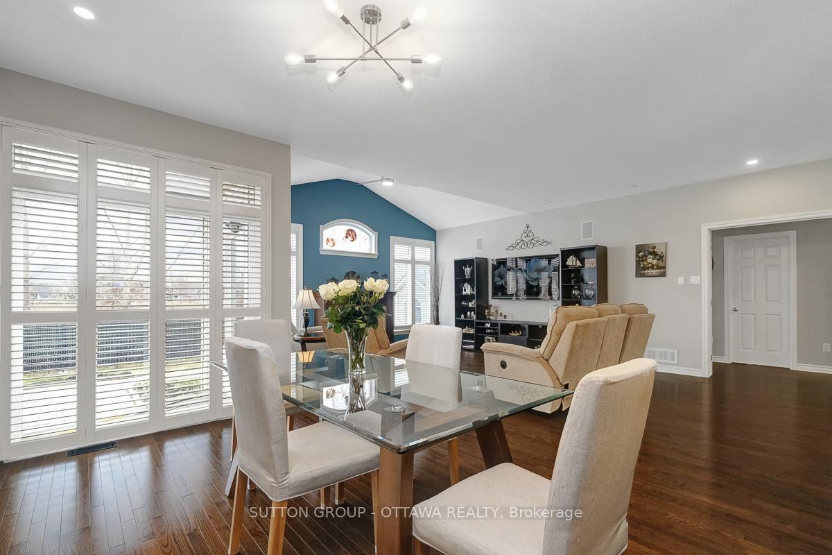 Photo 14 of 808 Azure Street, Ottawa, Avalon West — HOMEH