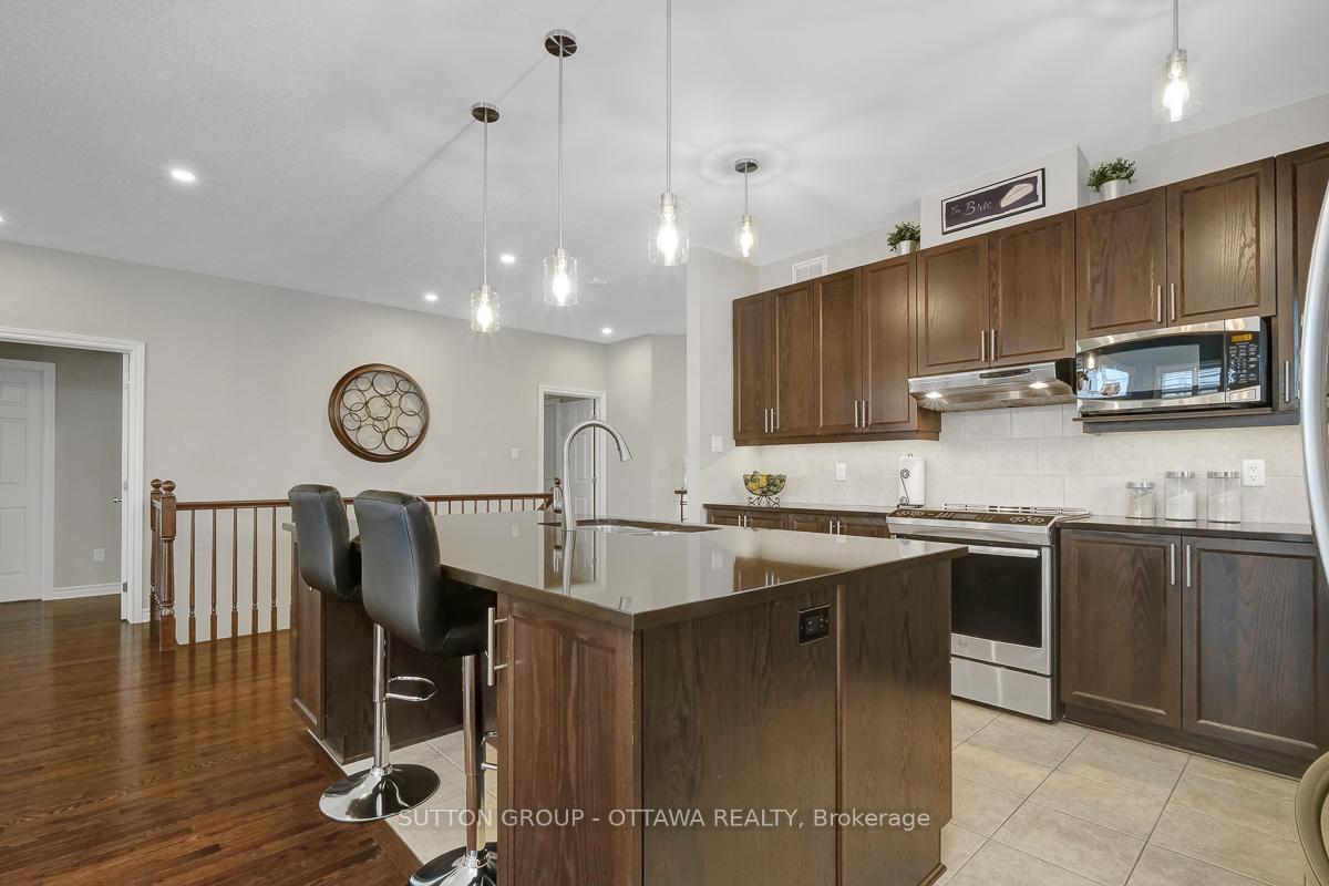 Photo 19 of 808 Azure Street, Ottawa, Avalon West — HOMEH