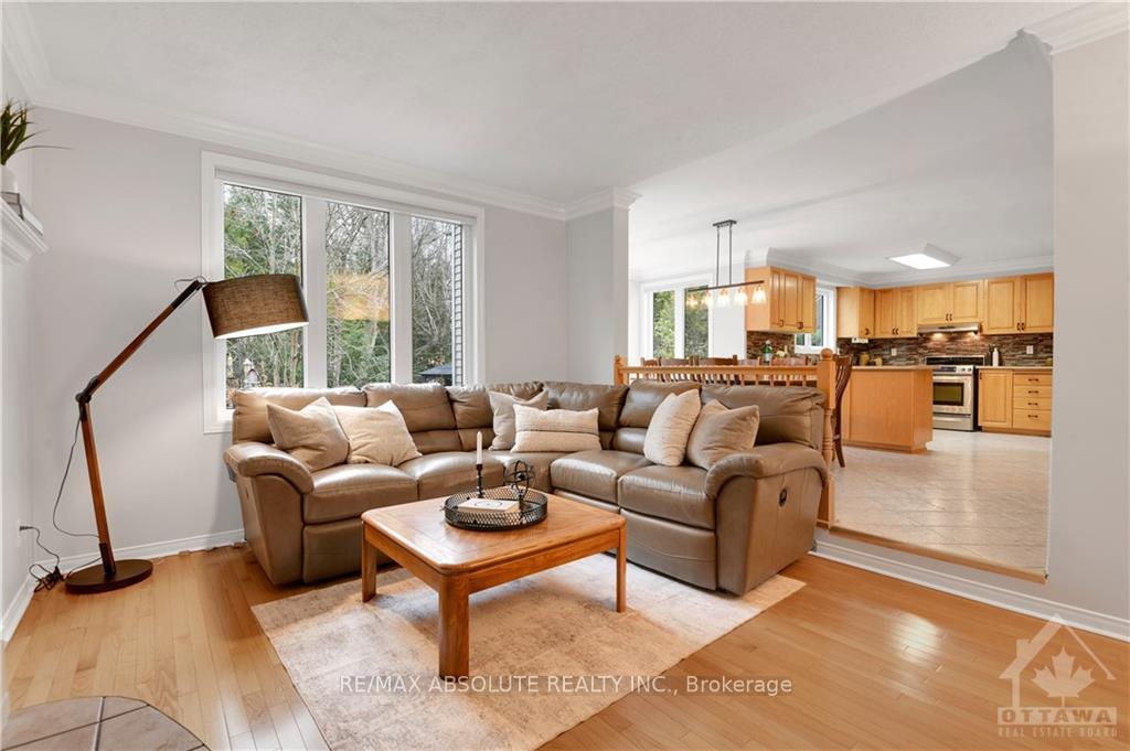 Photo 9 of 1505 Forest Valley Drive, Ottawa, Chapel Hill — HOMEH