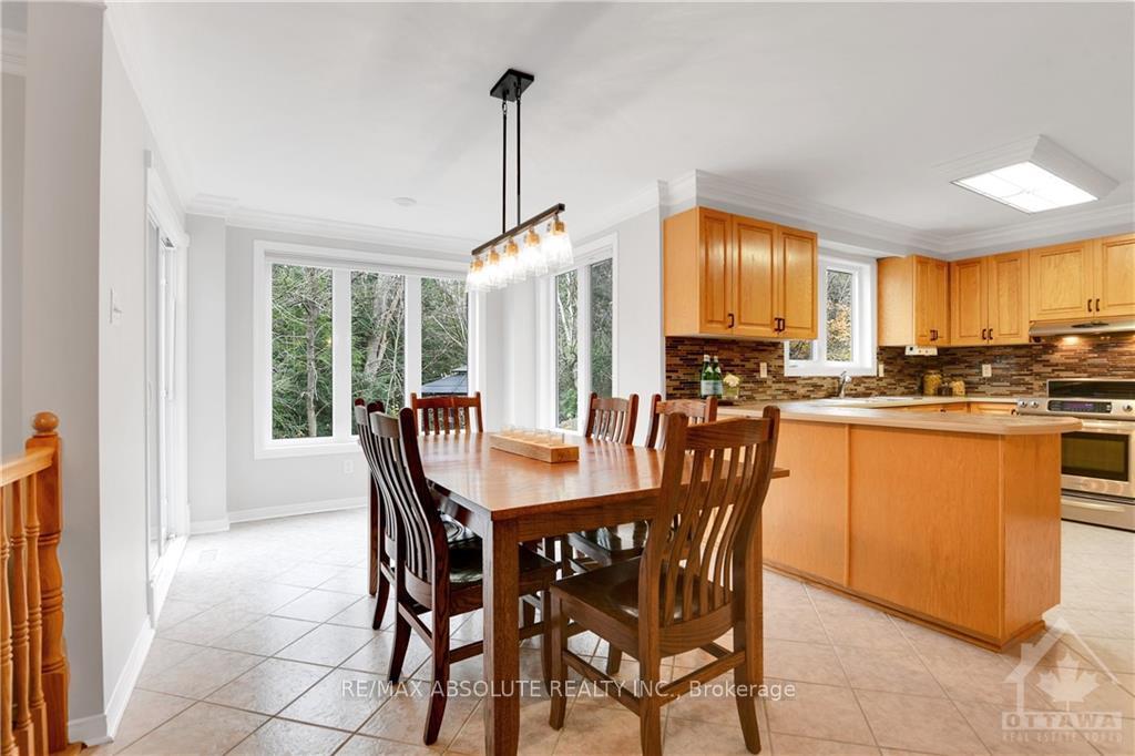 Photo 11 of 1505 Forest Valley Drive, Ottawa, Chapel Hill — HOMEH