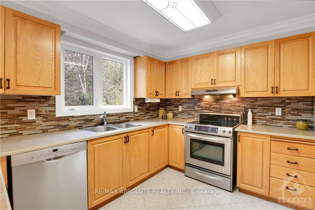 Photo 13 of 1505 Forest Valley Drive, Ottawa, Chapel Hill — HOMEH