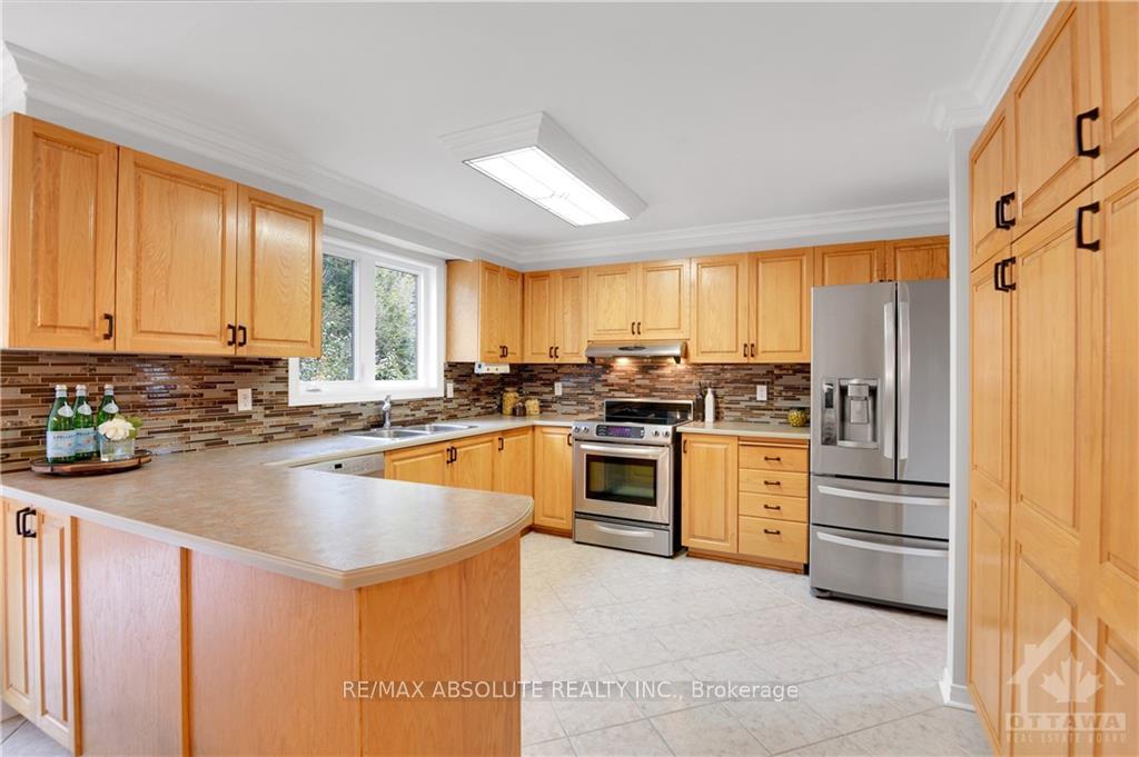 Photo 14 of 1505 Forest Valley Drive, Ottawa, Chapel Hill — HOMEH