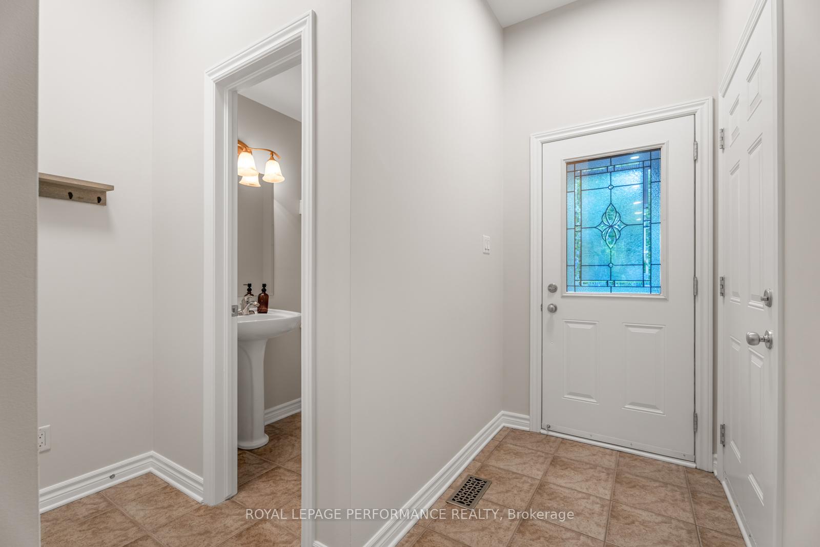 Photo 4 of 303 Branthaven Street, Ottawa, Avalon East — HOMEH