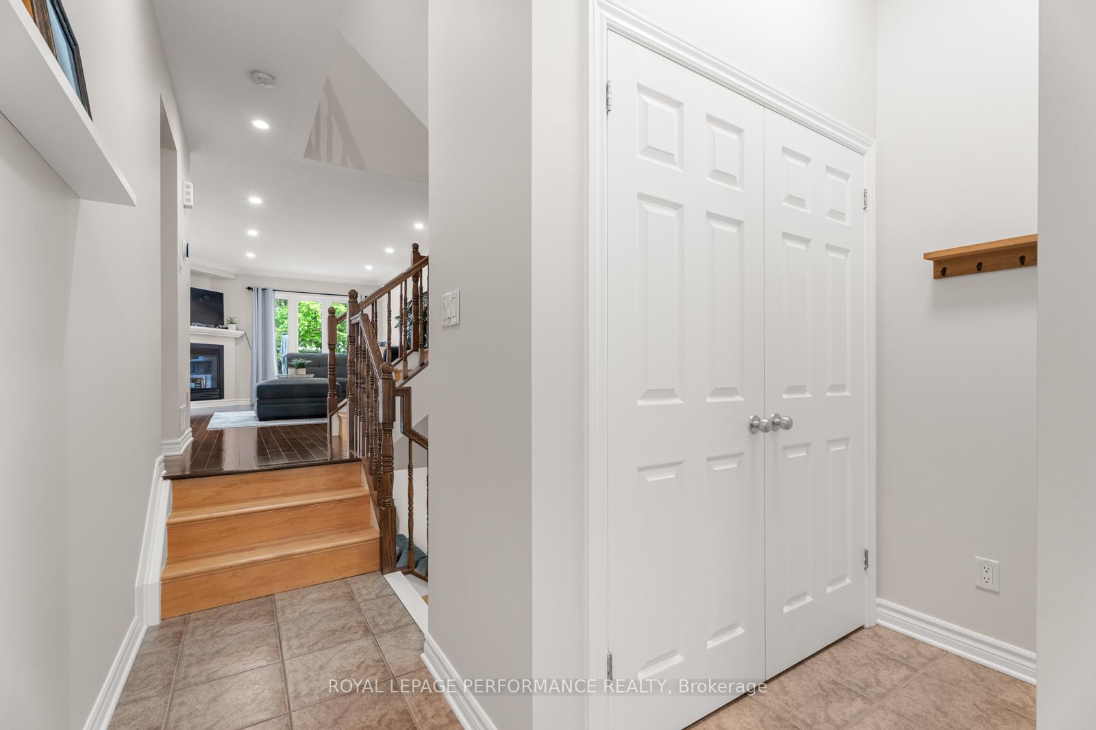 Photo 5 of 303 Branthaven Street, Ottawa, Avalon East — HOMEH