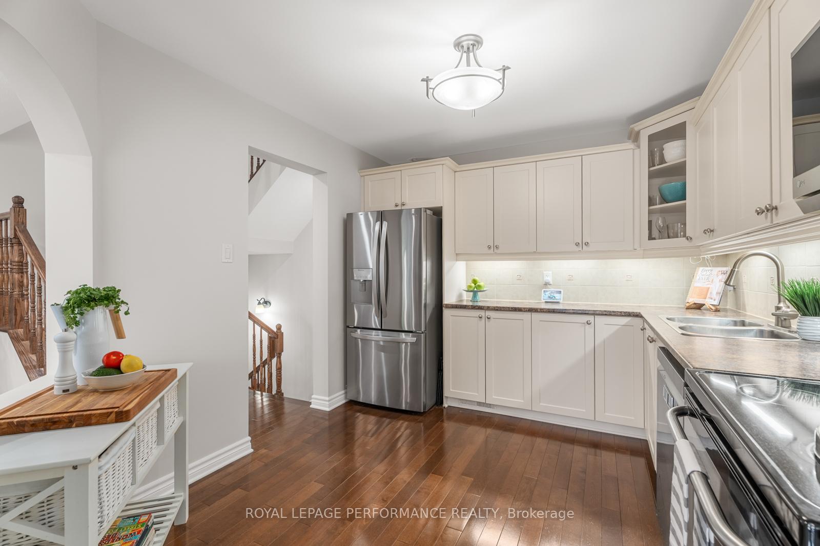 Photo 8 of 303 Branthaven Street, Ottawa, Avalon East — HOMEH