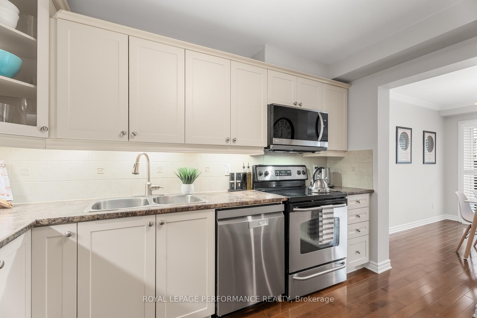 Photo 9 of 303 Branthaven Street, Ottawa, Avalon East — HOMEH