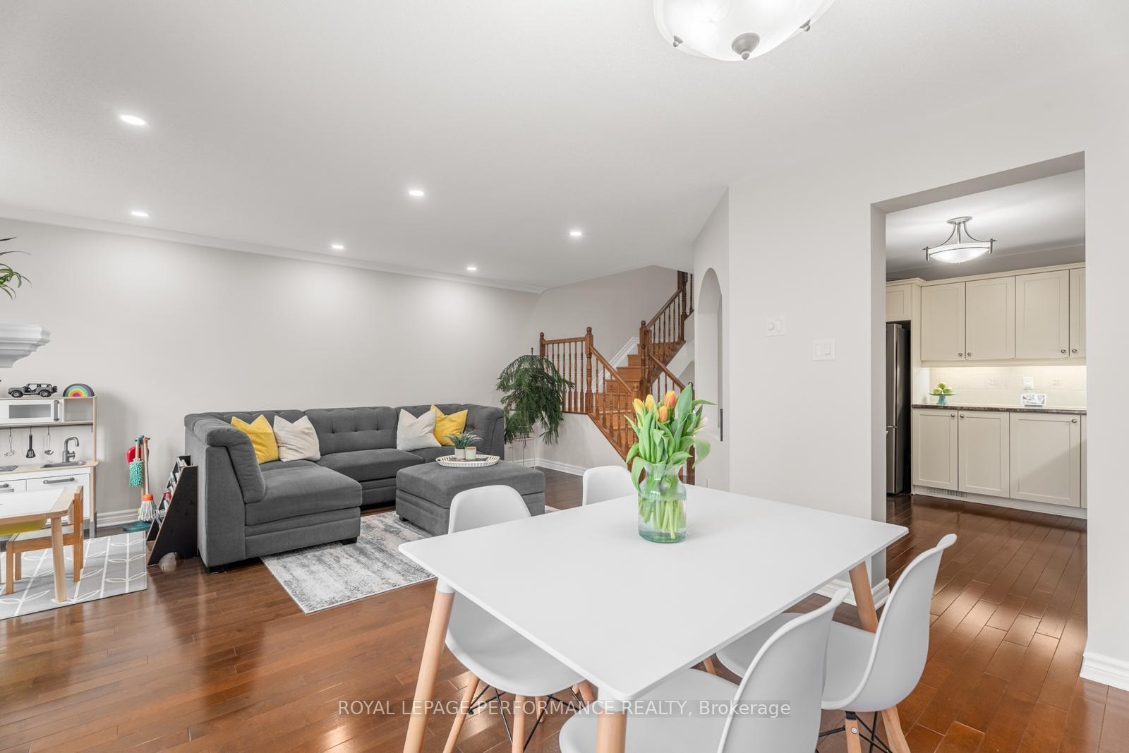 Photo 14 of 303 Branthaven Street, Ottawa, Avalon East — HOMEH