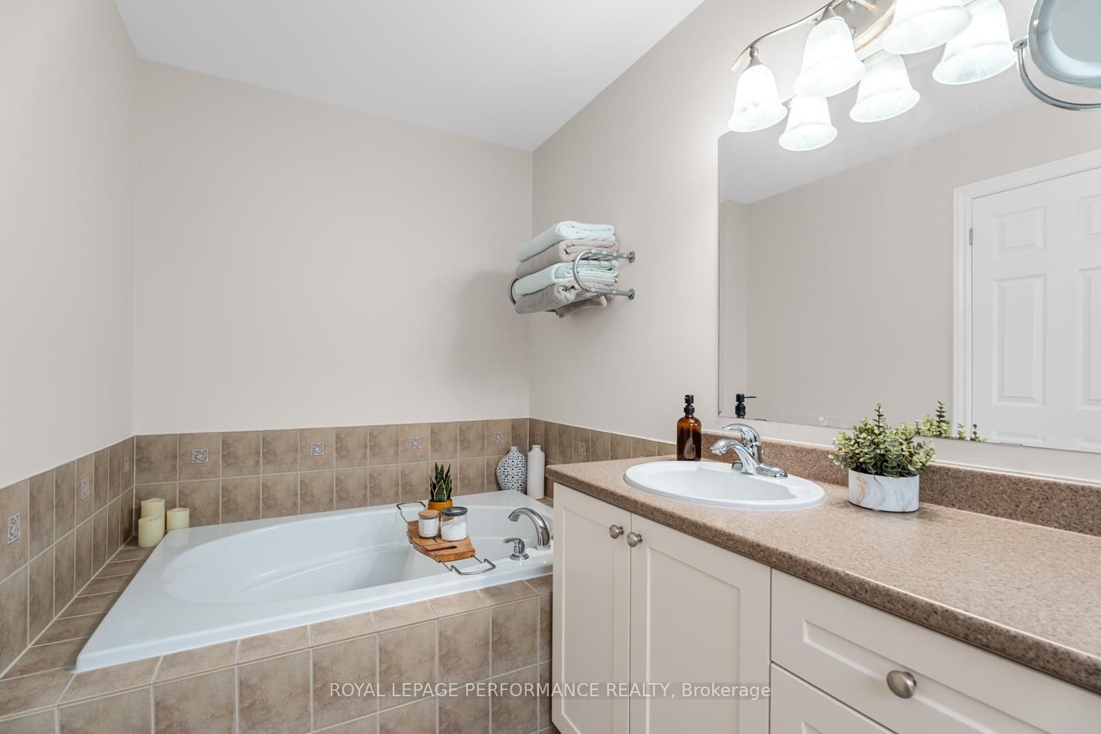 Photo 22 of 303 Branthaven Street, Ottawa, Avalon East — HOMEH