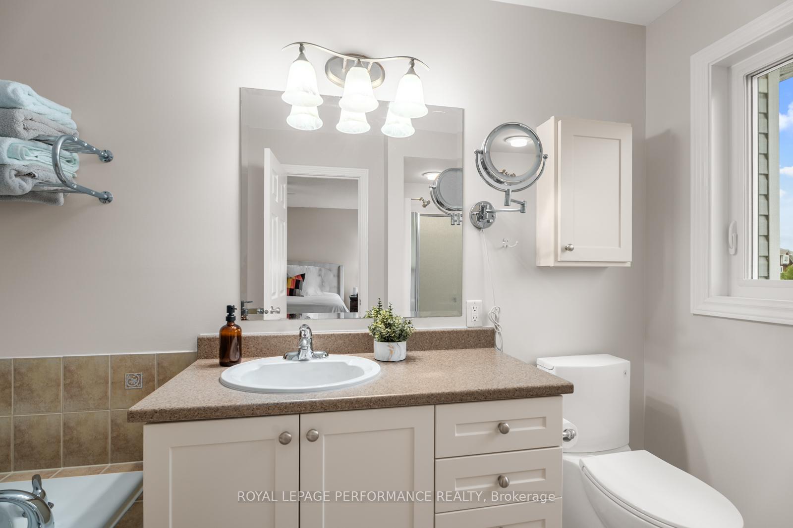 Photo 23 of 303 Branthaven Street, Ottawa, Avalon East — HOMEH