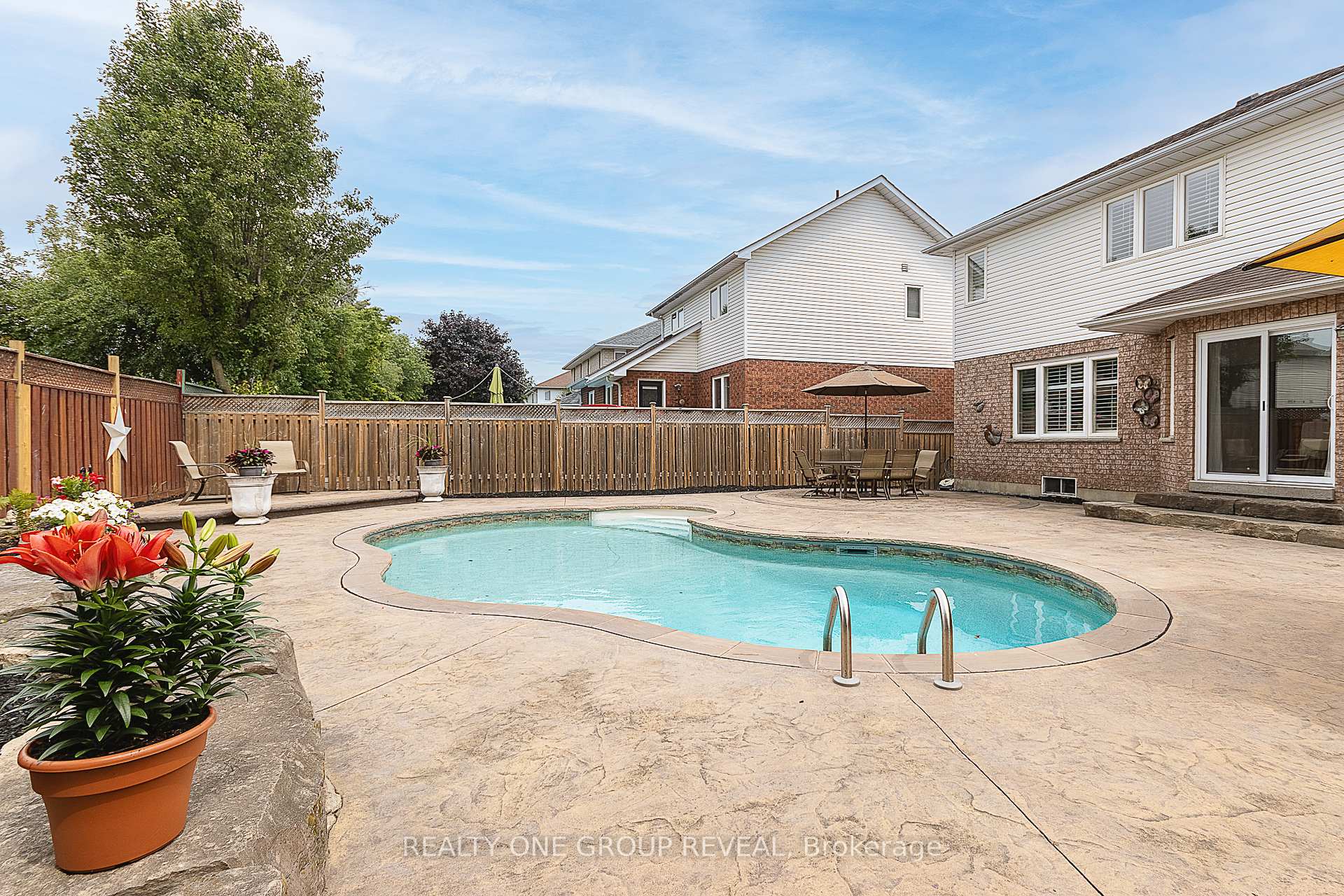 Photo 3 of 1003 Catskill Drive, Oshawa, Northglen — HOMEH