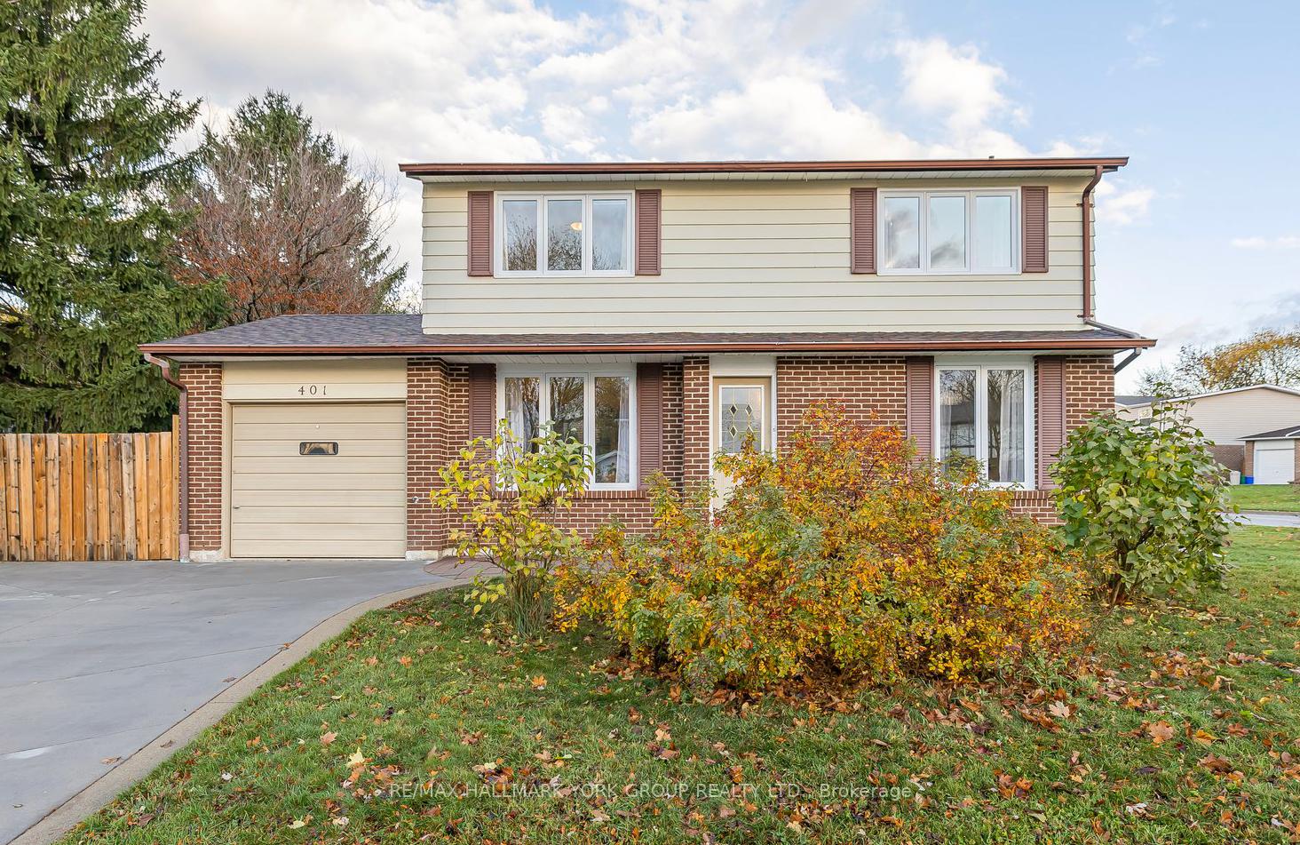 Photo 1 of 401 Handley Crescent, Newmarket, Central Newmarket — HOMEH