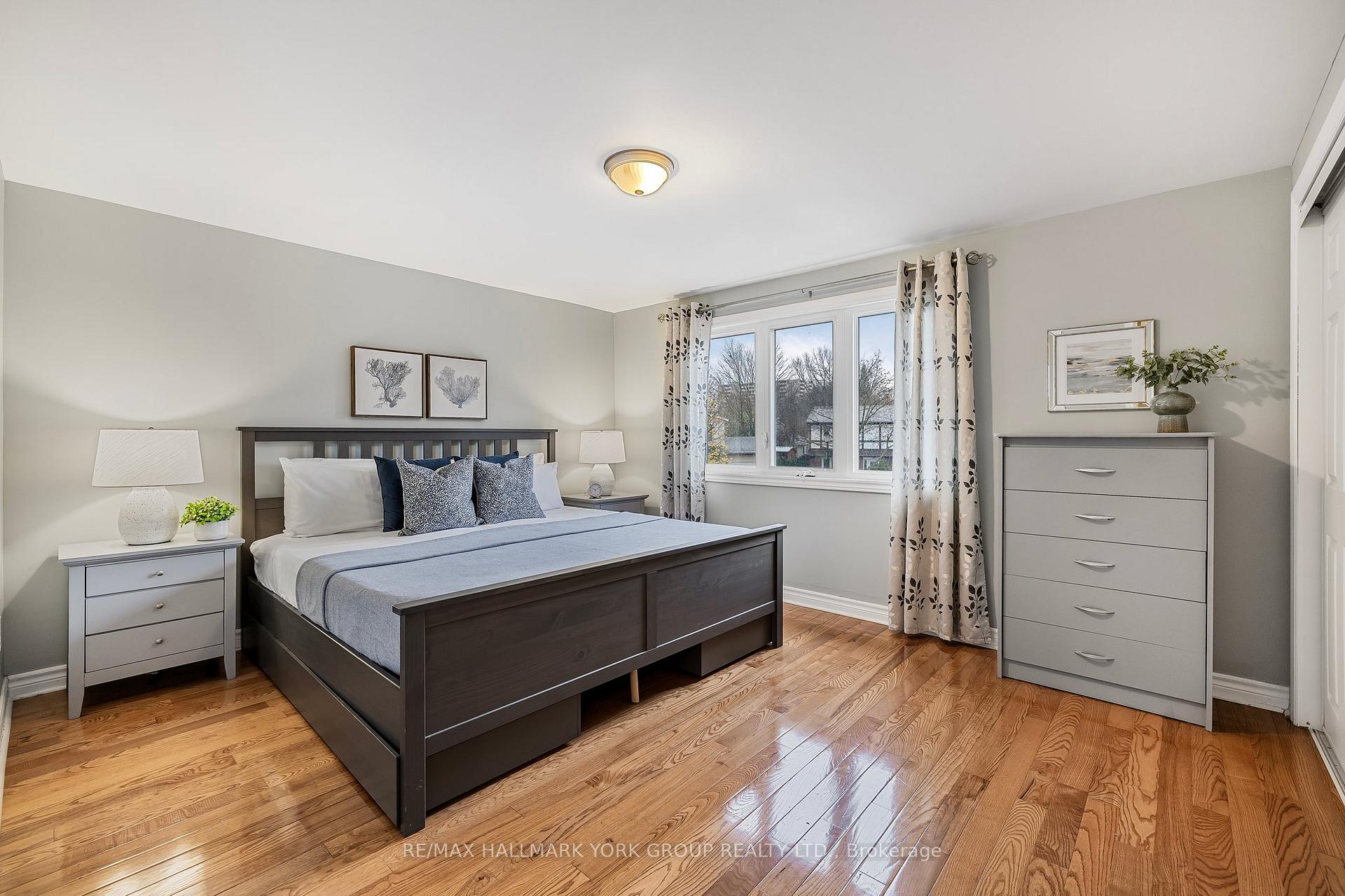 Photo 8 of 401 Handley Crescent, Newmarket, Central Newmarket — HOMEH