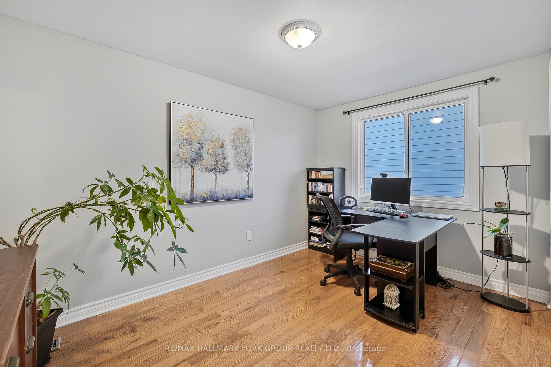 Photo 9 of 401 Handley Crescent, Newmarket, Central Newmarket — HOMEH