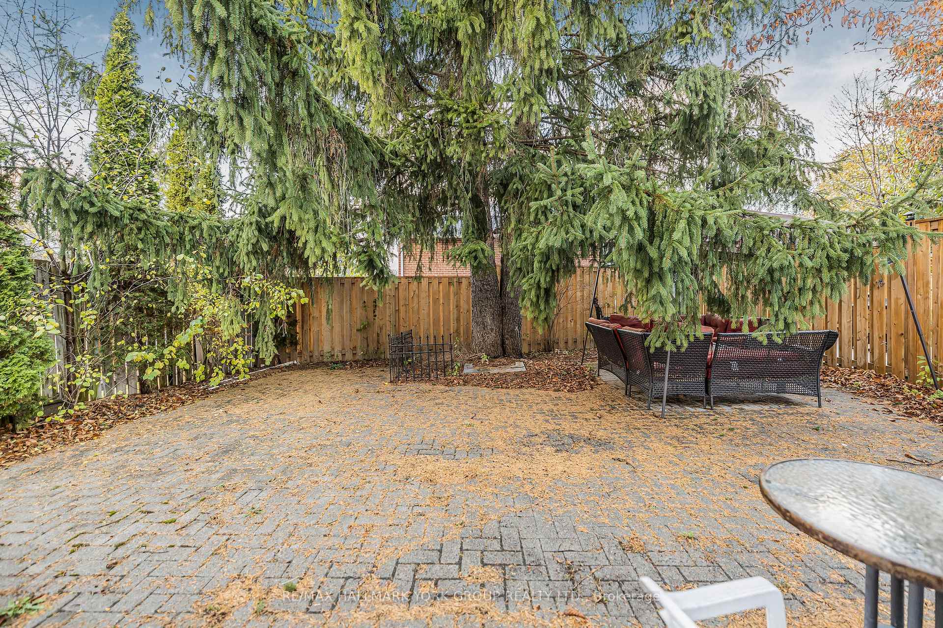 Photo 14 of 401 Handley Crescent, Newmarket, Central Newmarket — HOMEH