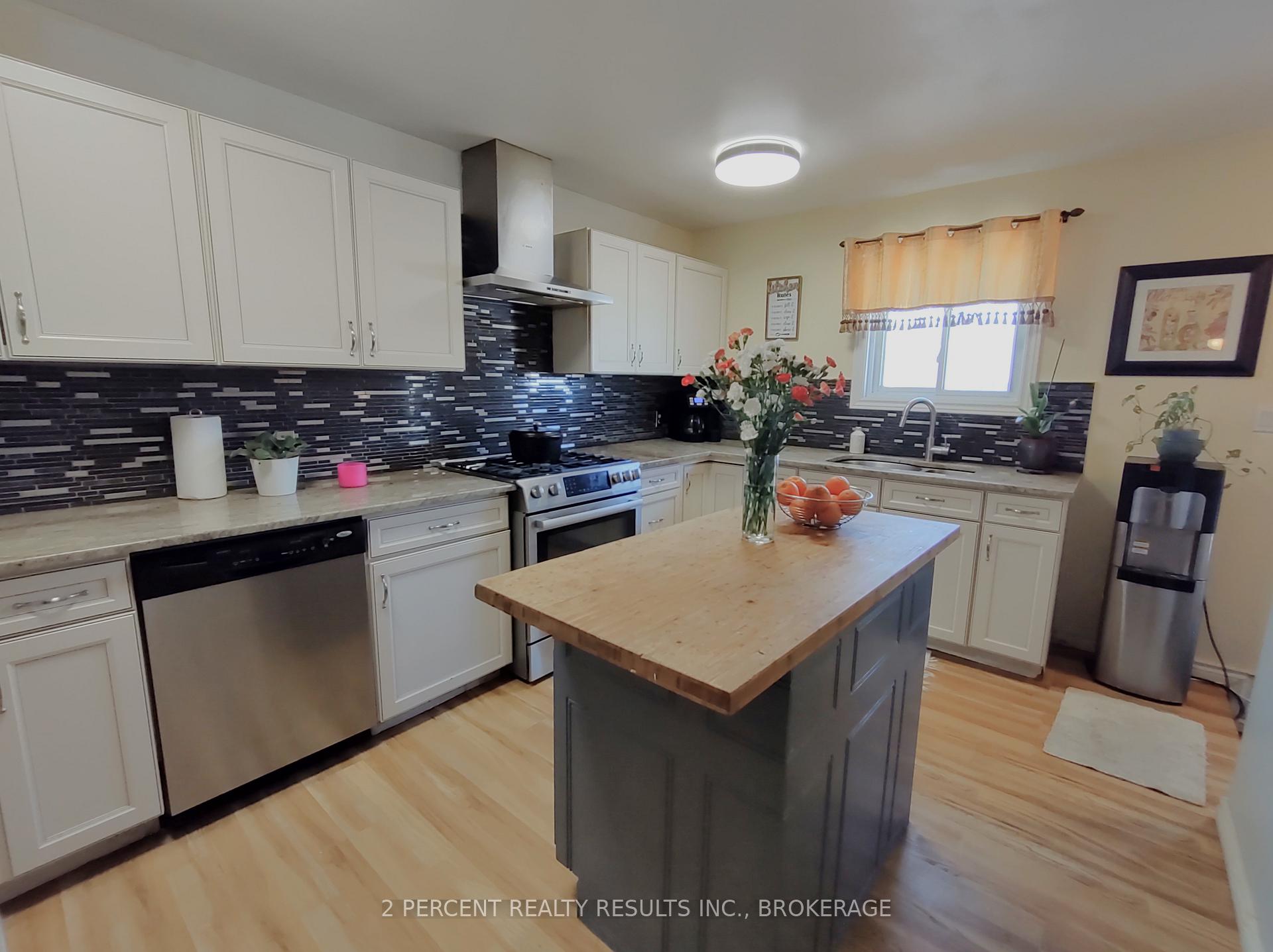 Photo 4 of 895 Brothlin Crescent, Kingston, East Gardiners Rd — HOMEH