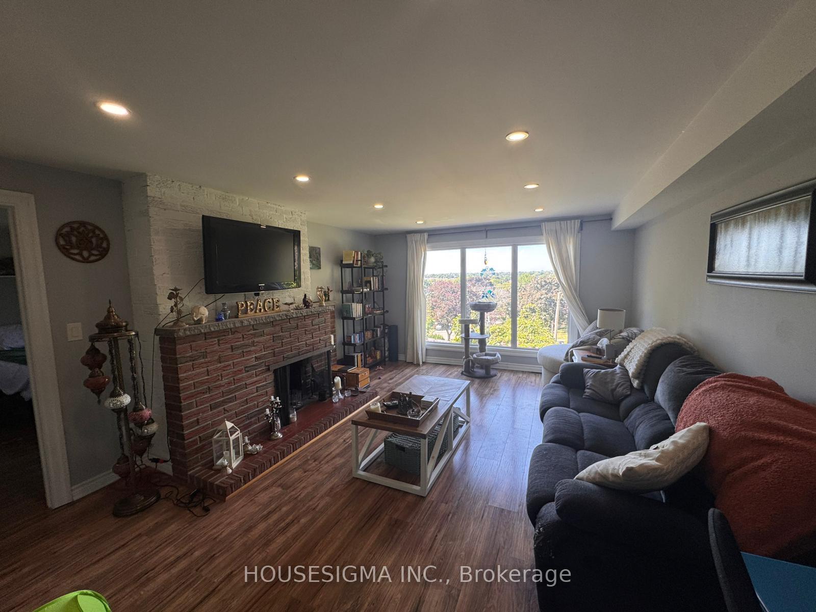 Photo 4 of 116 Grandview Street S, Oshawa, Donevan — HOMEH