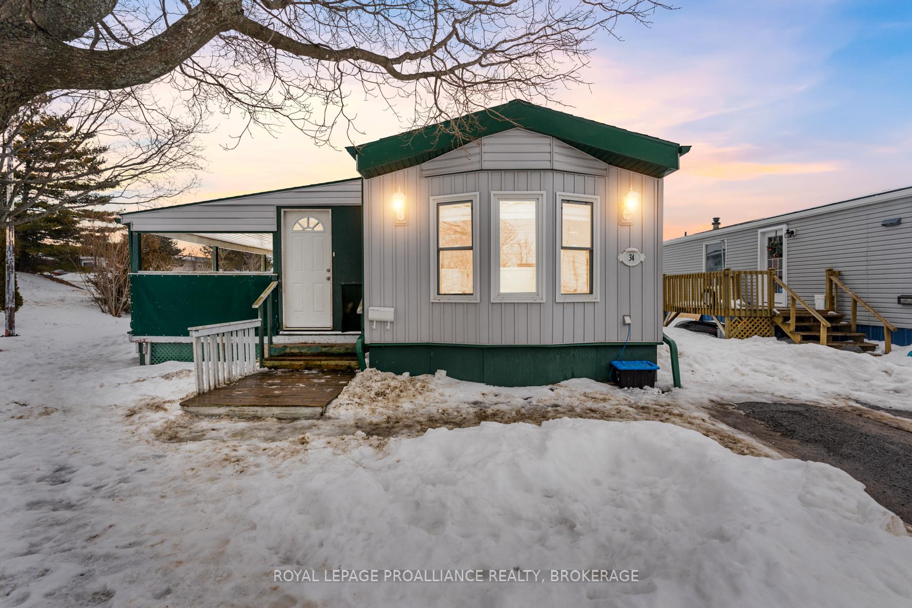 Photo 1 of 34 Kapyong Crescent, Kingston, Kingston East (incl CFB Kingston) — HOMEH
