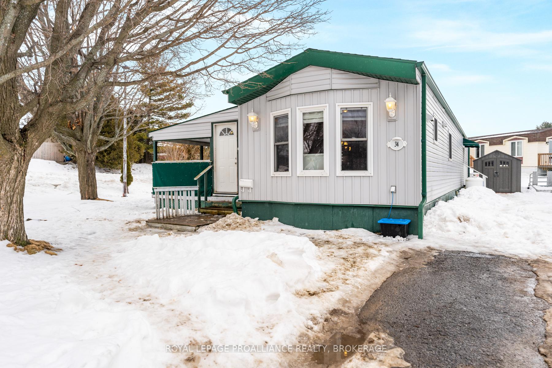Photo 2 of 34 Kapyong Crescent, Kingston, Kingston East (incl CFB Kingston) — HOMEH
