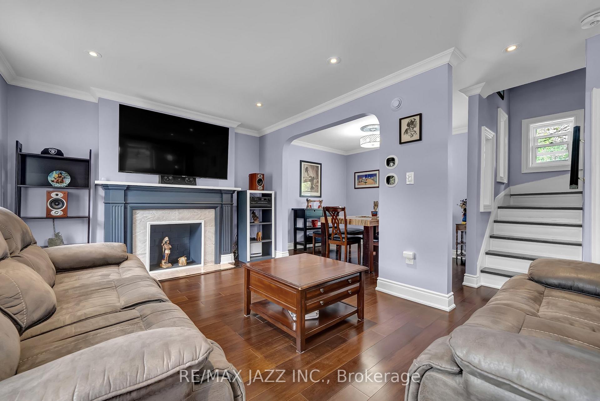 Photo 10 of 303 Gliddon Avenue, Oshawa, Central — HOMEH