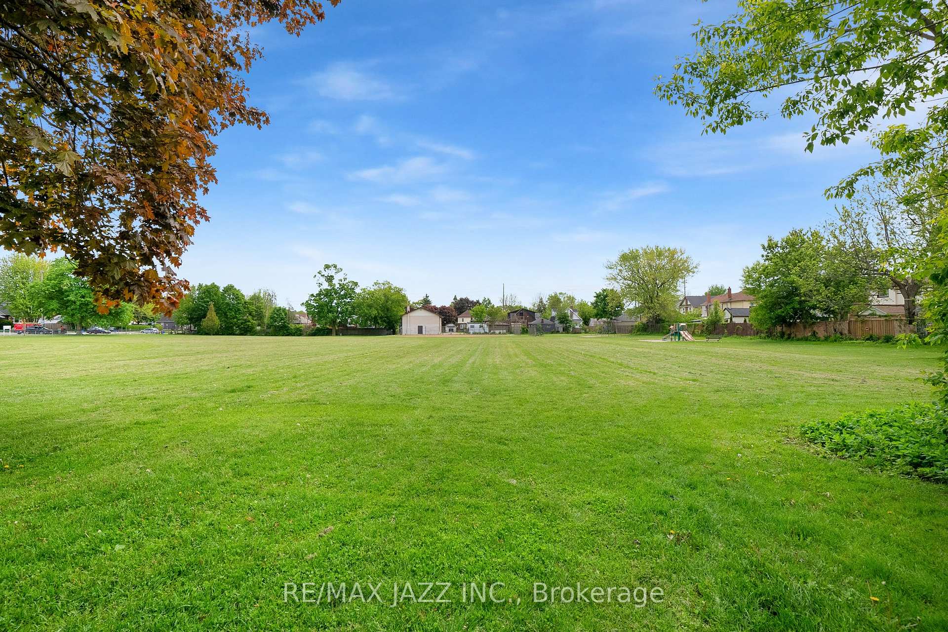 Photo 35 of 303 Gliddon Avenue, Oshawa, Central — HOMEH