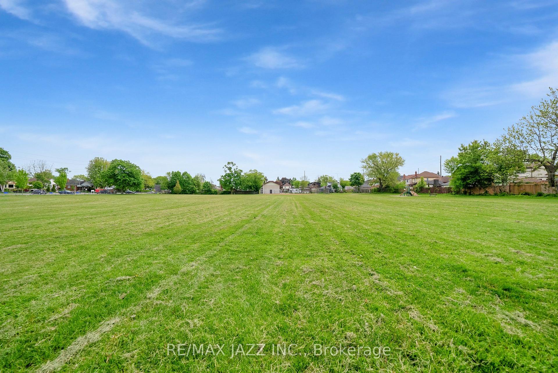 Photo 36 of 303 Gliddon Avenue, Oshawa, Central — HOMEH