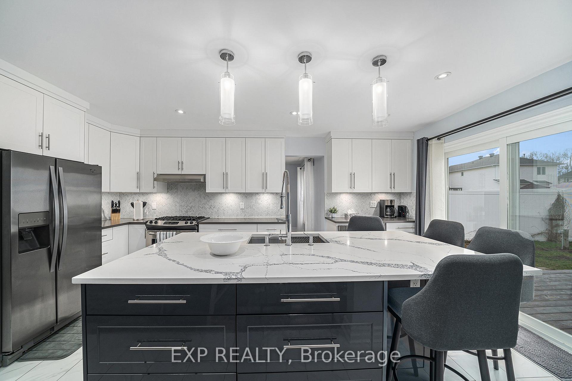 Photo 5 of 2161 Gardenway Drive, Ottawa, Fallingbrook/Gardenway South — HOMEH